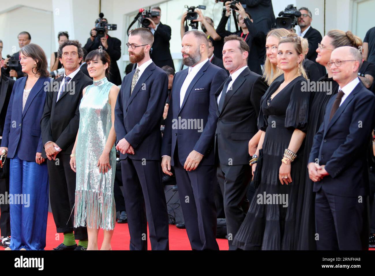 Italy, Lido di Venezia, September 1, 2023: The greek director Yorgos Lanthimos, attends the red carpet for the movie 'Poor Things'. In the picture with the the technical cast. The 80th Venice International Film Festival on September 1, 2023 in Venice, Italy.    Photo © Ottavia Da Re/Sintesi/Alamy Live News Stock Photo