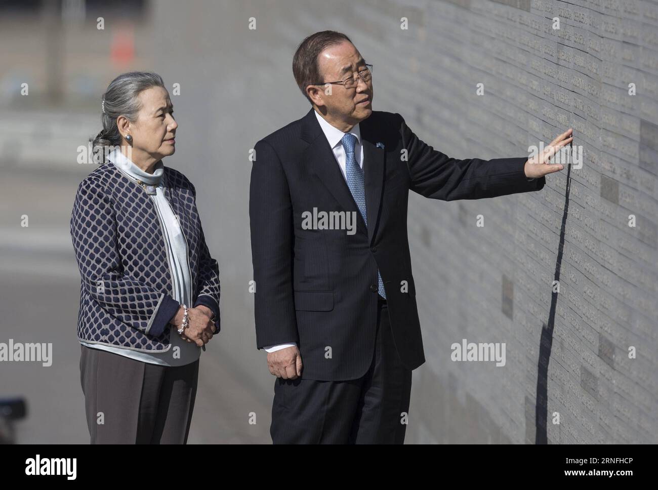 (160810) -- BUENOS AIRES, Aug. 10, 2016 -- United Nations Secretary-General Ban Ki-moon (R) and his wife Yoo Soon-taek look at the wall inscribed with the names of people missing in the military dictatorship of Argentina (1976-1983), in the Park of the Memory in Buenos Aires Aug. 9, 2016. Martin Zabala) (sxk) ARGENTINA-BUENOS AIRES-UN CHIEF-VISIT e MARTINxZABALA PUBLICATIONxNOTxINxCHN   160810 Buenos Aires Aug 10 2016 United Nations Secretary General Ban KI Moon r and His wife Yoo Soon Taek Look AT The Wall inscribed With The Names of Celebrities Missing in The Military Dictatorship of Argenti Stock Photo