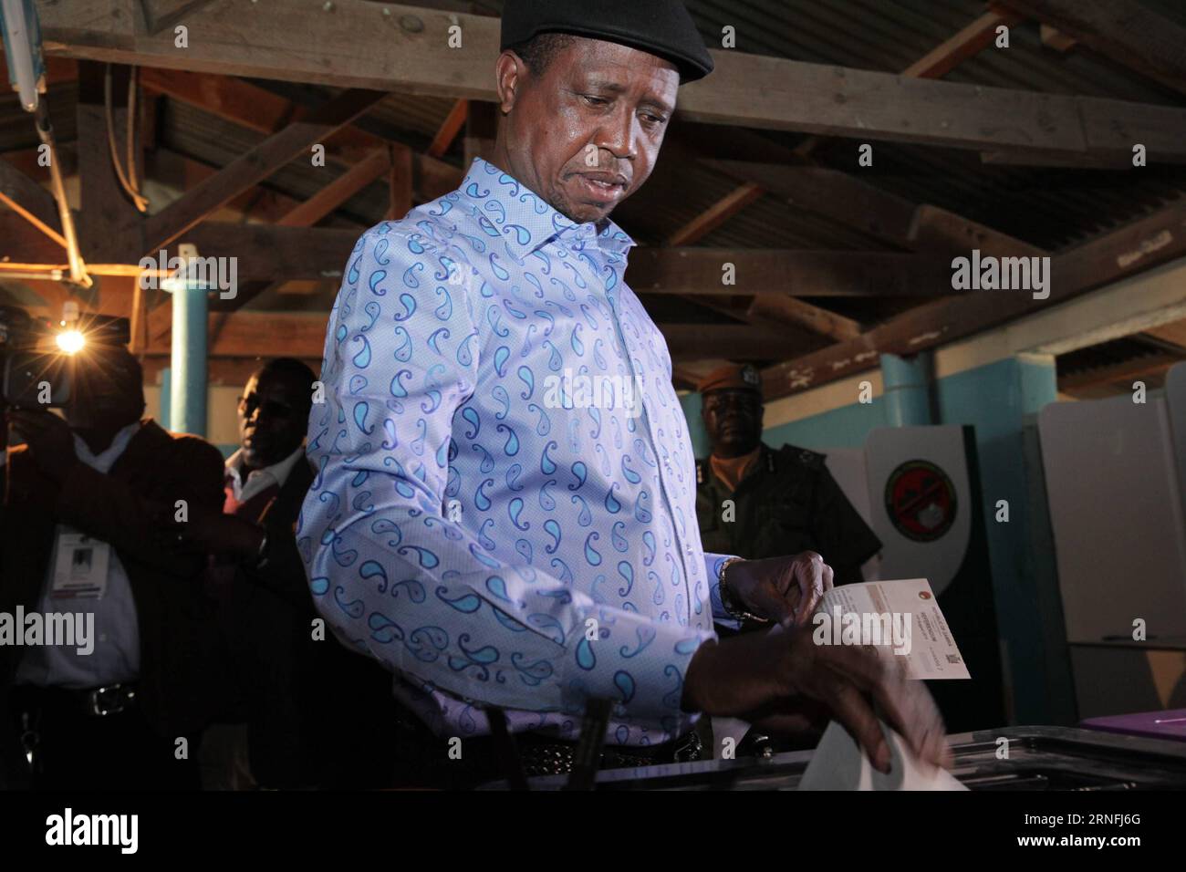 (160811) -- LUSAKA, Aug. 11, 2016 -- Zambian incumbent President, the presidential candidate of the ruling Patriotic Front (PF) Edgar Lungu casts his vote at a polling station in Lusaka, Zambia, Aug. 11, 2016. Polling started Thursday morning for Zambia s general elections and referendum. About 6.7 million registered voters are expected to cast their ballots at nearly 7,700 polling stations across the country, which opened from 6 a.m to 6 p.m. Penglijun) (yk) ZAMBIA-LUSAKA-VOTE PengxLijun PUBLICATIONxNOTxINxCHN   160811 Lusaka Aug 11 2016 Zambian incumbent President The Presidential Candidate Stock Photo