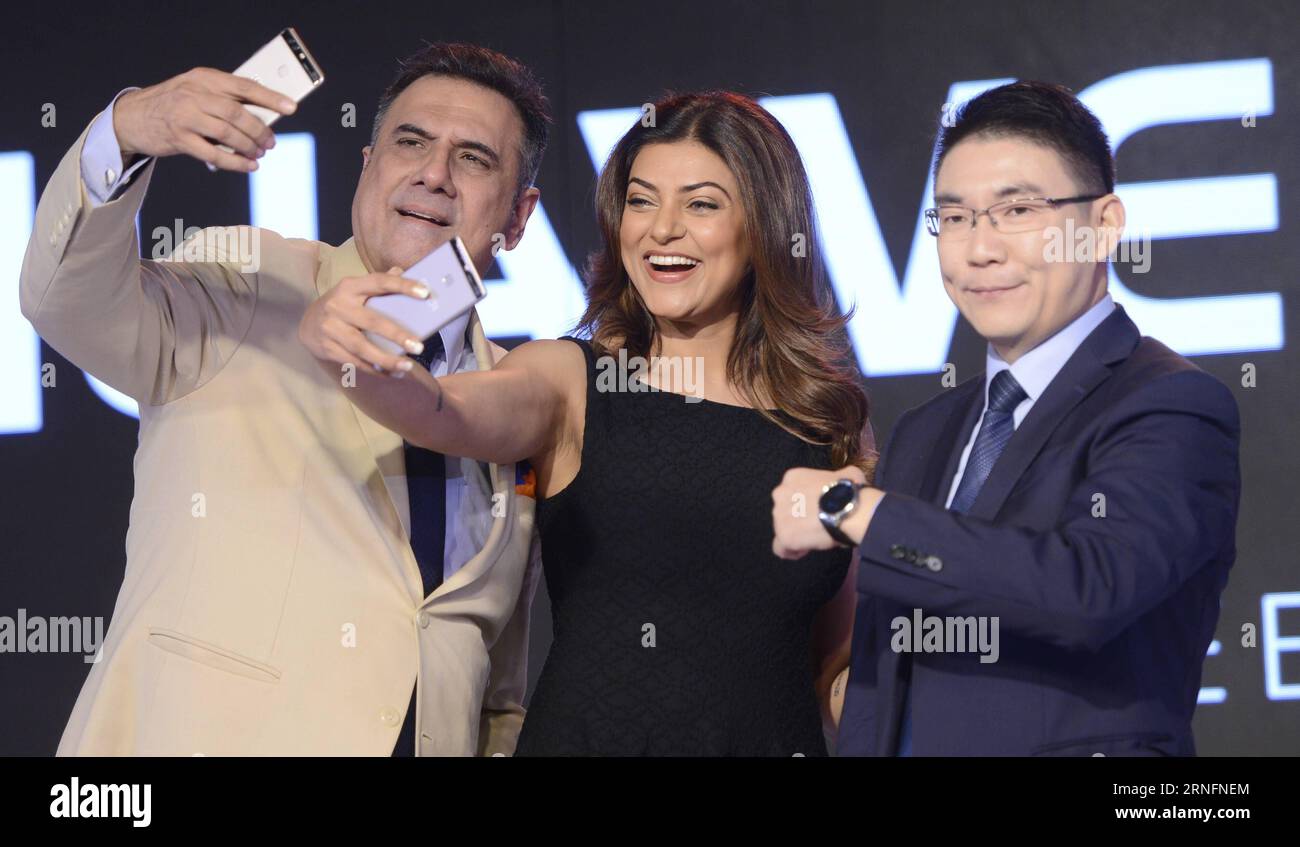 NEW DELHI, Aug. 17, 2016 -- Former Miss Universe and Bollywood actress Sushmita Sen (C) joins the launching ceremony of Huawei P9 smartphone in New Delhi, India, Aug. 17, 2016. Chinese telecommunications giant Huawei on Wednesday launched its dual-lens flagship smartphone P9 in India at Rs 39,999 (about 597 U.S. dollars). )(axy) INDIA-NEW DELHI-HUAWEI P9 PHONE-LAUNCH Stringer PUBLICATIONxNOTxINxCHN   New Delhi Aug 17 2016 Former Miss Universe and Bollywood actress Sushmita Sen C joins The Launching Ceremony of Huawei p9 Smartphone in New Delhi India Aug 17 2016 Chinese Telecommunications Giant Stock Photo