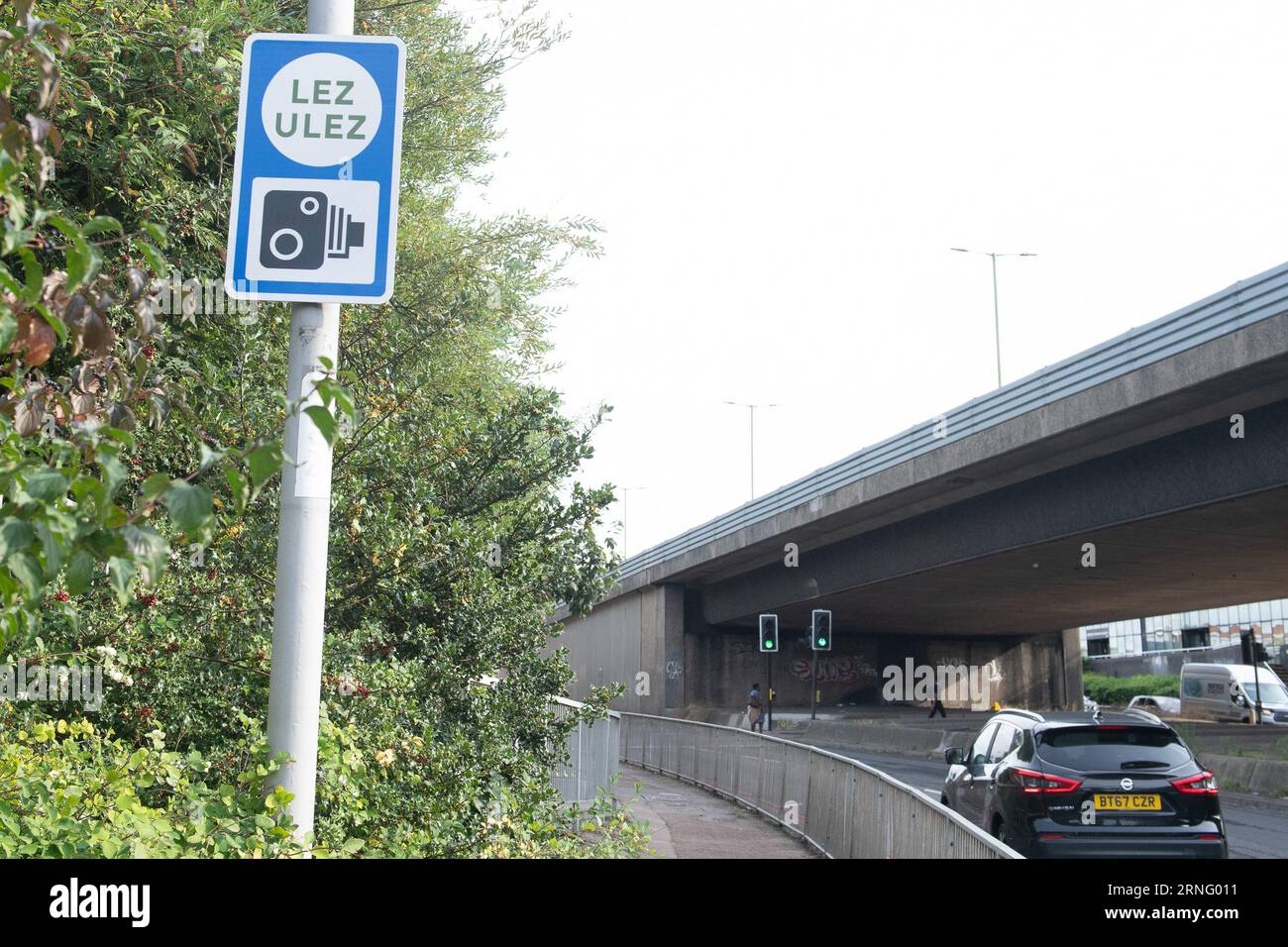 London, UK. 1 Sep 2023. A general view of ULEZ (Ultra Low Emission Zone) signs at Staples Corner in London. Credit: Justin Ng/Alamy Live News Stock Photo