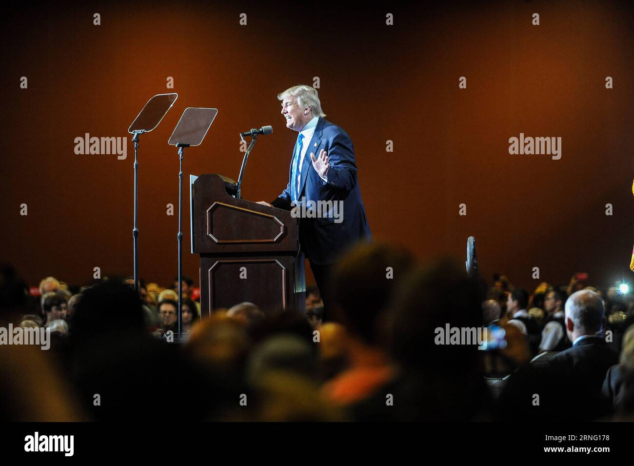 ARIZONA, AUG. 31, 2016 -- U.S. Republican presidential candidate Donald Trump addresses a running campaign at the Phoenix Convention Center in Phoenix of Arizona Aug. 31, 2016. ) (lrz) U.S.-ARIZONA-DONALD TRUMP-RUNNING CAMPAIGN ZhangxChaoqun PUBLICATIONxNOTxINxCHN   Arizona Aug 31 2016 U S Republican Presidential Candidate Donald Trump addresses a RUNNING Campaign AT The Phoenix Convention Center in Phoenix of Arizona Aug 31 2016 lrz U S Arizona Donald Trump RUNNING Campaign ZhangxChaoqun PUBLICATIONxNOTxINxCHN Stock Photo