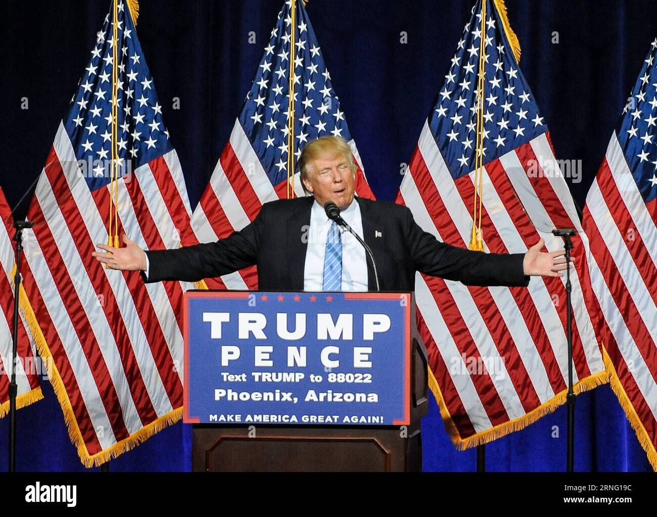 ARIZONA, AUG. 31, 2016 -- U.S. Republican presidential candidate Donald Trump addresses a running campaign at the Phoenix Convention Center in Phoenix of Arizona Aug. 31, 2016. ) (lrz) U.S.-ARIZONA-DONALD TRUMP-RUNNING CAMPAIGN ZhangxChaoqun PUBLICATIONxNOTxINxCHN   Arizona Aug 31 2016 U S Republican Presidential Candidate Donald Trump addresses a RUNNING Campaign AT The Phoenix Convention Center in Phoenix of Arizona Aug 31 2016 lrz U S Arizona Donald Trump RUNNING Campaign ZhangxChaoqun PUBLICATIONxNOTxINxCHN Stock Photo