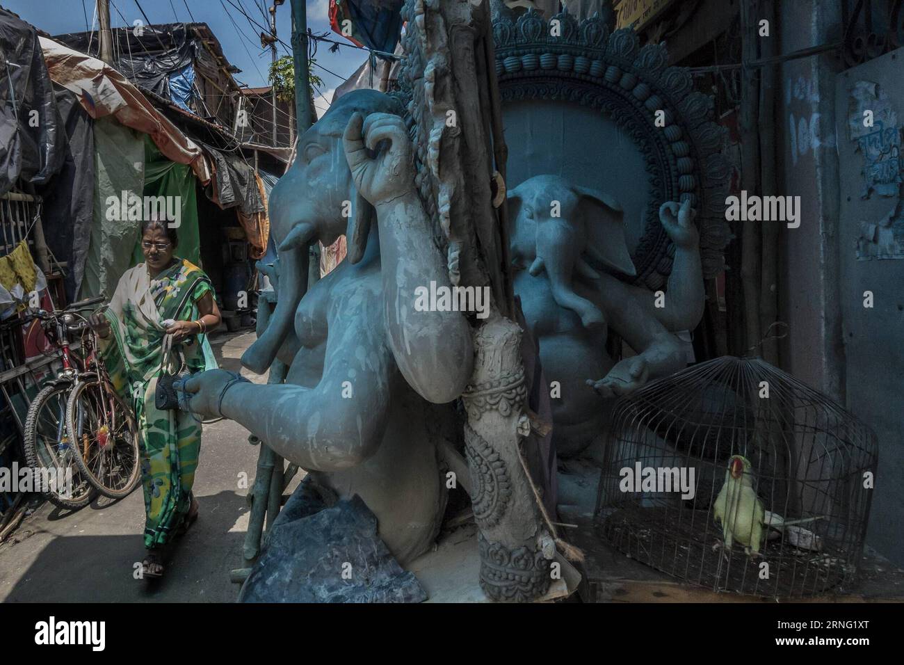 (160902) KOLKATA, Sept. 1, 2016 A woman walks past statues of the