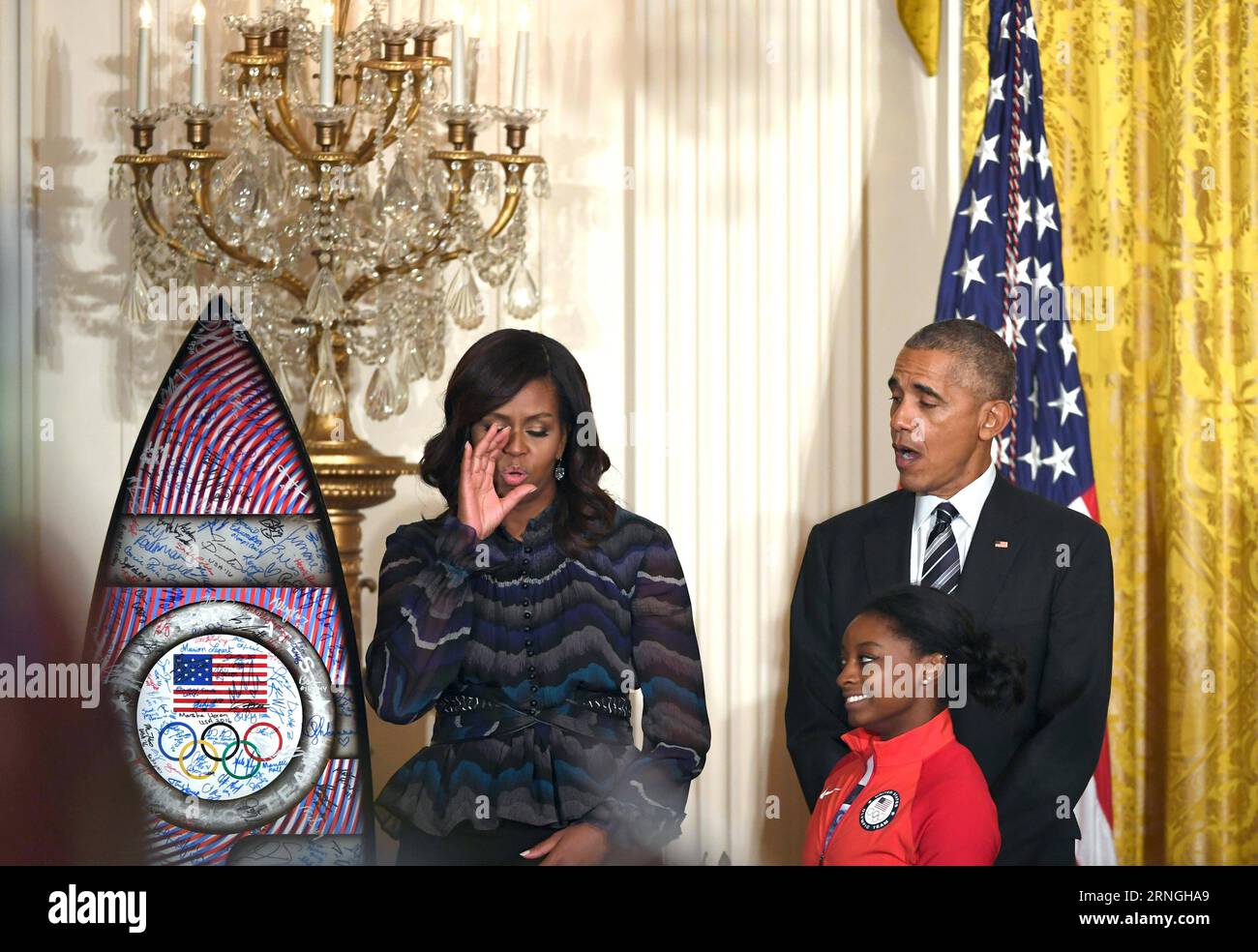 WASHINGTON D.C., Sept. 29, 2016 -- U.S. President Barack Obama (R), First Lady Michelle Obama (L) and Olympic gymnast Simone Biles attend a ceremony honoring members of the 2016 U.S. Olympic and Paralympic Teams in the East Room of White House in Washington D.C., the United States, Sept. 29, 2016. ) (SP)U.S.-WASHINGTON D.C.-OLY2016-OBAMA YinxBogu PUBLICATIONxNOTxINxCHN   Washington D C Sept 29 2016 U S President Barack Obama r First Lady Michelle Obama l and Olympic Gymnast Simone Biles attend a Ceremony honoring Members of The 2016 U S Olympic and Paralympics Teams in The East Room of White H Stock Photo