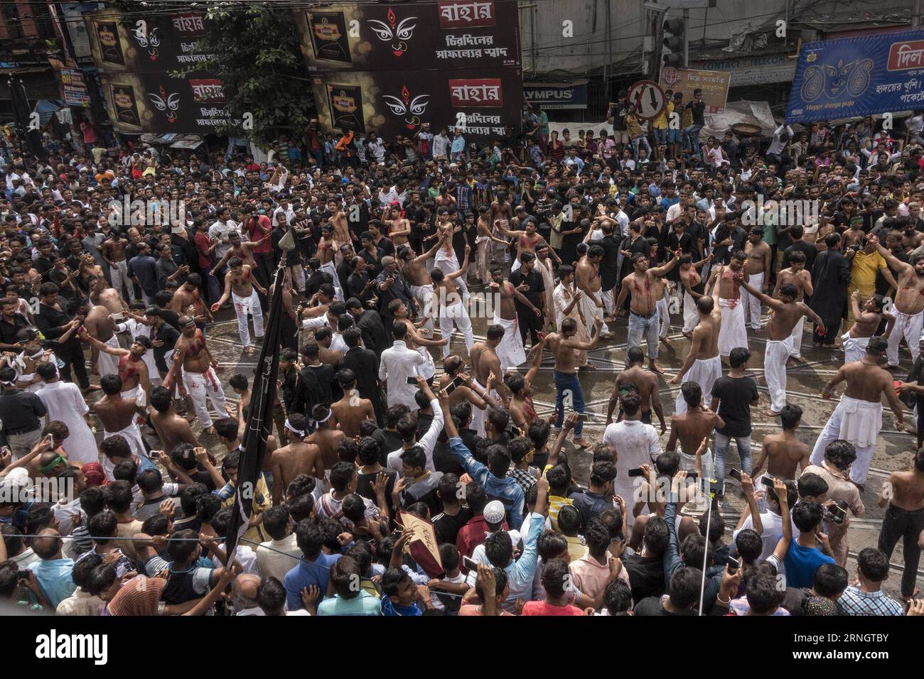 -- KOLKATA, Oct. 12, 2016 -- Indian Shiite Muslims perform a ritual of self-flagellation with razor blades during a Muharram procession in Kolkata, capital of eastern Indian state West Bengal, on Oct. 12, 2016. Ashura, the 10th day of Muharram, marks the death of Imam Hussein, a grandson of Prophet Muhammad, who was killed and buried in Karbala, Iraq in 680 AD. ) (lr) INDIA-KOLKATA-ASHURA TumpaxMondal PUBLICATIONxNOTxINxCHN   Kolkata OCT 12 2016 Indian Shiite Muslims perform a Ritual of Self Flagellation With Razor Blades during a Muharram Procession in Kolkata Capital of Eastern Indian State Stock Photo