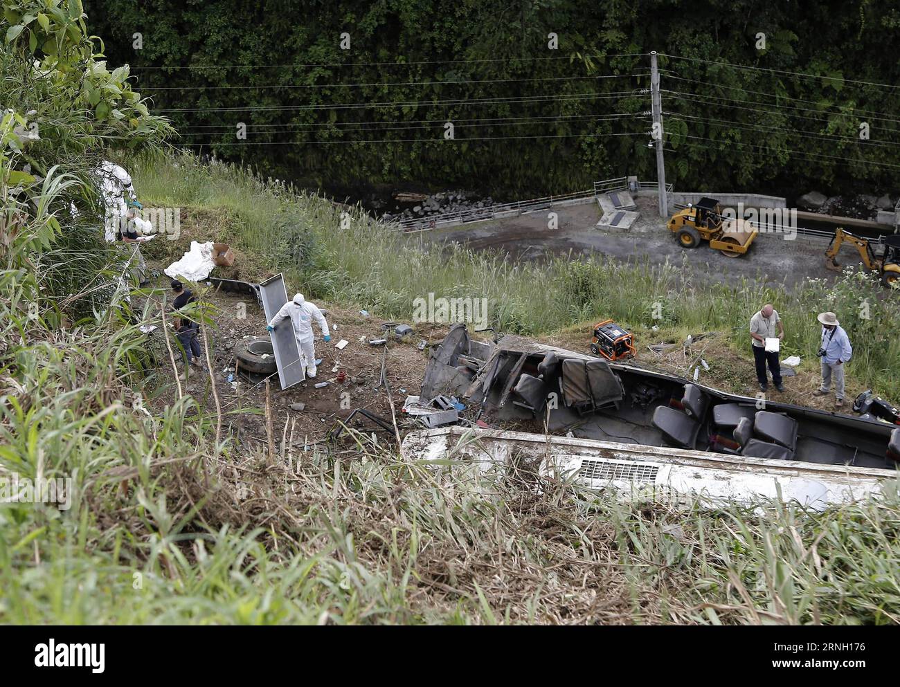 (161021) -- CINCHONA, Oct. 21, 2016 -- Officials work at the site where a bus fell off a 20-meter ditch near the town of Cinchona in the province of Alajuela, Costa Rica, on Oct. 20, 2016. At least 12 people were killed and 18 others injured in Costa Rica on Thursday when a bus carrying 30 tourists fell off a 20-meter ditch. Costa Rican President Luis Guillermo Solis declared three days of national mourning on Oct. 20-22, during which the national flag would be flown at half mast. Kent Gilbert) (fnc) (ce)(yy) COSTA RICA-CINCHONA-ACCIDENT-BUS e KENTxGILBERT PUBLICATIONxNOTxINxCHN   Cinchona OCT Stock Photo