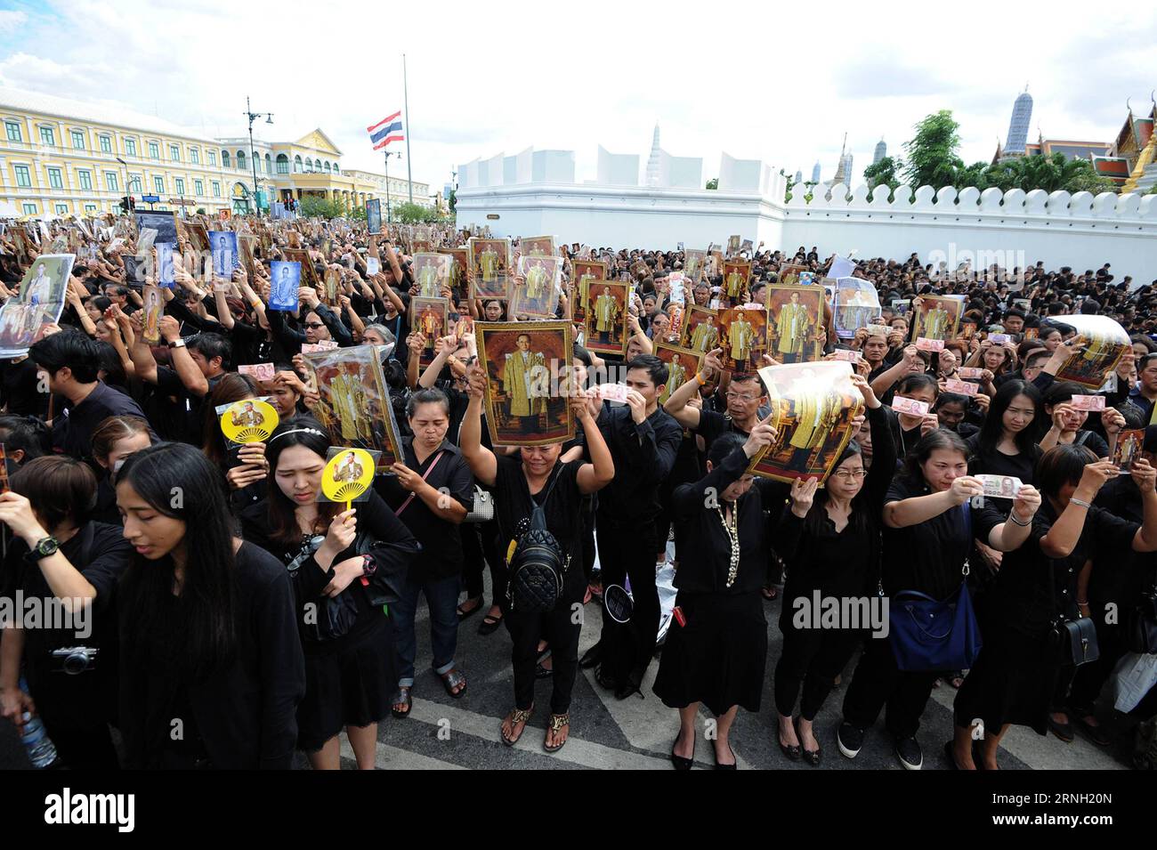 Royal Ranthom Thai royal anthem hi-res stock photography and images - Alamy