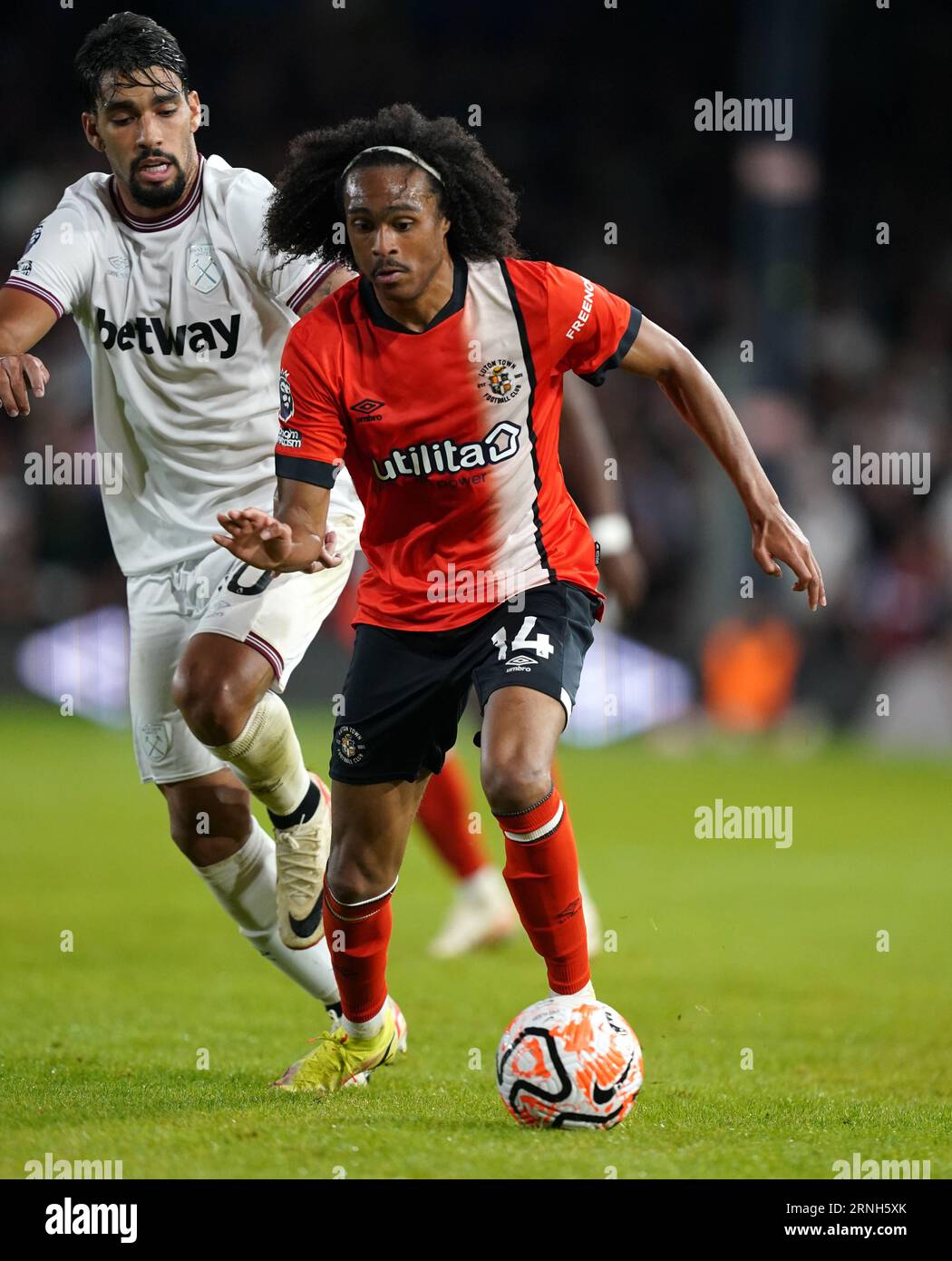 Promessa do United, Chong retorna a Premier League por recém-promovido Luton  Town 