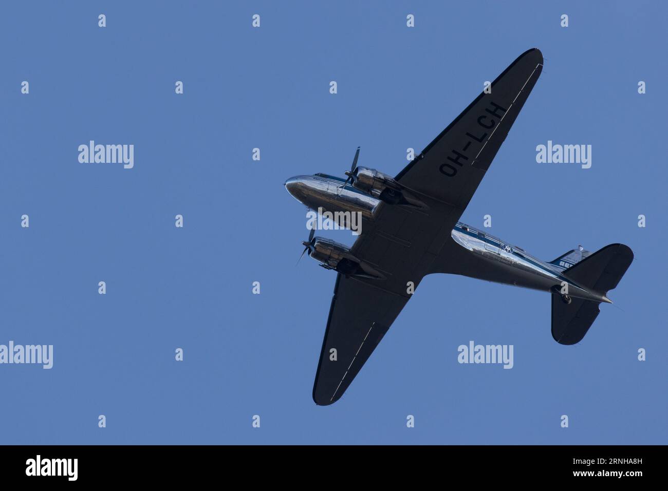 Douglas DC-3 flying Stock Photo