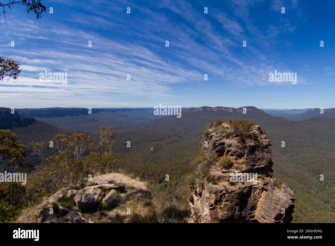 (161111) -- SYDNEY, Nov. 11, 2016 -- Photo taken on Oct. 25, 2016 shows the Blue Mountains National Park in New South Wales state, Australia. Four percent of Australia s continent is protected for conservation, encompassed within just over 500 national parks, or some 28 million hectares of land. Most national parks are managed by Australia s state and territory governments -- states are responsible for land management under Australia s constitution -- though the Commonwealth Government looks after six national parks, the National Botanic Gardens and 58 individual marine reserves. )(zhf) AUSTRA Stock Photo