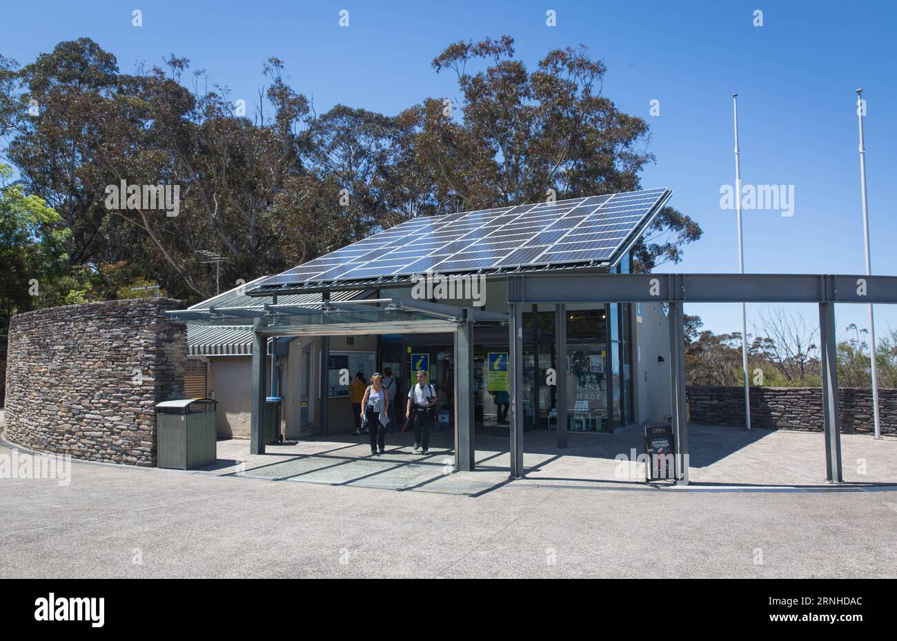 (161111) -- SYDNEY, Nov. 11, 2016 -- Photo taken on Oct. 25, 2016 shows the information center of the Blue Mountains National Park in New South Wales state, Australia. Four percent of Australia s continent is protected for conservation, encompassed within just over 500 national parks, or some 28 million hectares of land. Most national parks are managed by Australia s state and territory governments -- states are responsible for land management under Australia s constitution -- though the Commonwealth Government looks after six national parks, the National Botanic Gardens and 58 individual mari Stock Photo