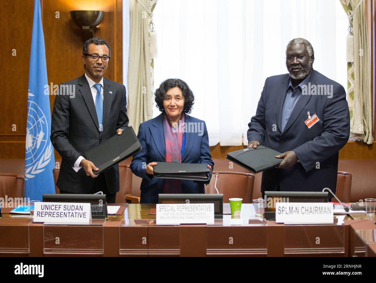 Bilder des Tages (161123) -- GENEVA, Nov. 23, 2016 -- Malik Agar (R), chairman of the rebel Sudan People s Liberation Movement (SPLM)/northern sector, the Special Representative of the UN Secretary-General (SRSG) for Children and Armed Conflict Leila Zerrougui (C) and UNICEF Sudan Representative Abdullah A. Fadil pose for a photograph at a signing ceremony of an Action Plan to end and prevent the recruitment and use of children in conflict in Geneva, Switzerland, Nov. 23, 2016. ) SWITZERLAND-GENEVA-UN-SUDAN-SPLM/NORTHERN SECTOR-CHILDREN-CONFLICT-ACTION PLAN XuxJinquan PUBLICATIONxNOTxINxCHN Stock Photo