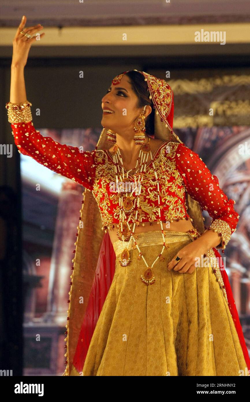 A fashion show peshawar hi-res stock photography and images - Alamy A fashion show peshawar hi-res stock photography and images - Alamy