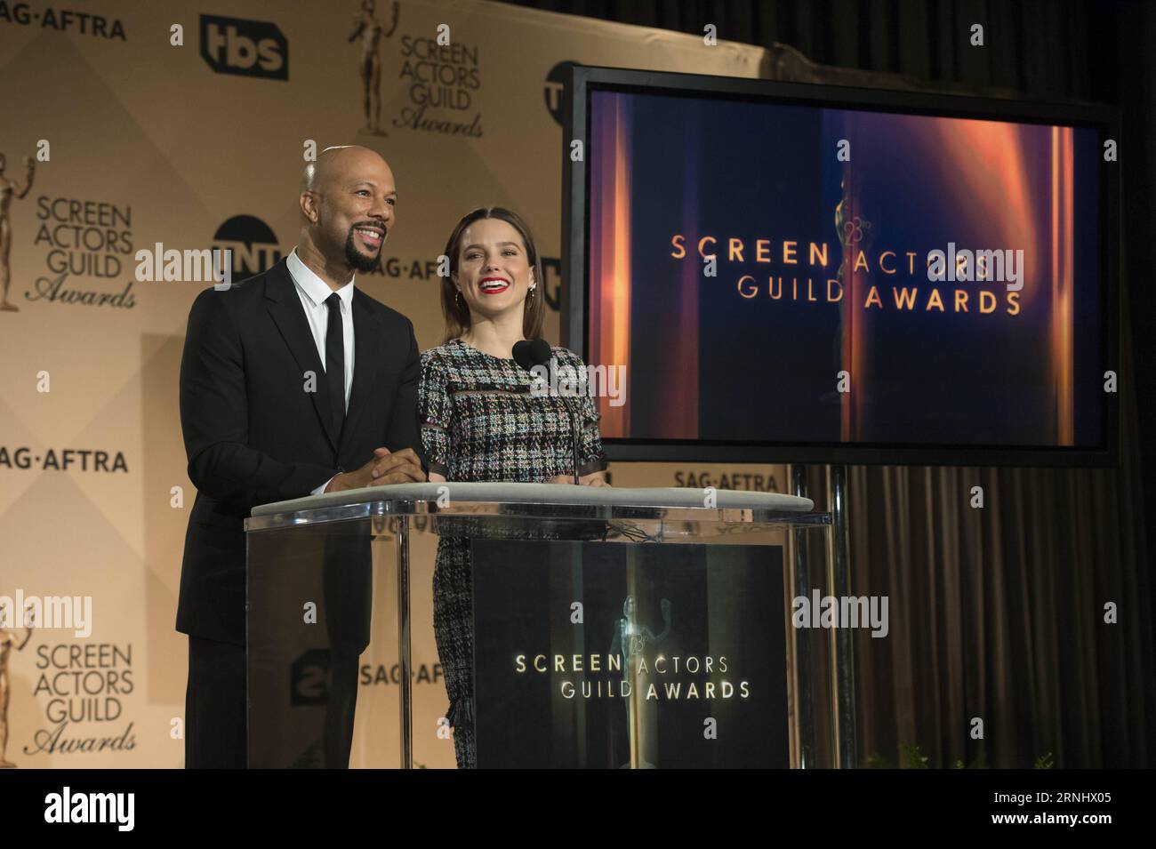 (161215) -- LOS ANGELES, Dec. 14, 2016 -- U.S. singer Common (L) and actress Sophia Bush speak onstage during the 23rd Screen Actors Guild Awards Nominations at the Pacific Design Center in Los Angeles, California, on Dec. 14, 2016. Feature film Manchester by the Sea took a leading of four nominations including one for its ensemble cast at the 23rd annual Screen Actors Guild (SAG) Awards nomination presentation on Wednesday morning in Los Angeles. ) (yy) U.S.-LOS ANGELES-SAG AWARDS-NOMINATION PRESENTATION yangxlei PUBLICATIONxNOTxINxCHN   161215 Los Angeles DEC 14 2016 U S Singer Common l and Stock Photo