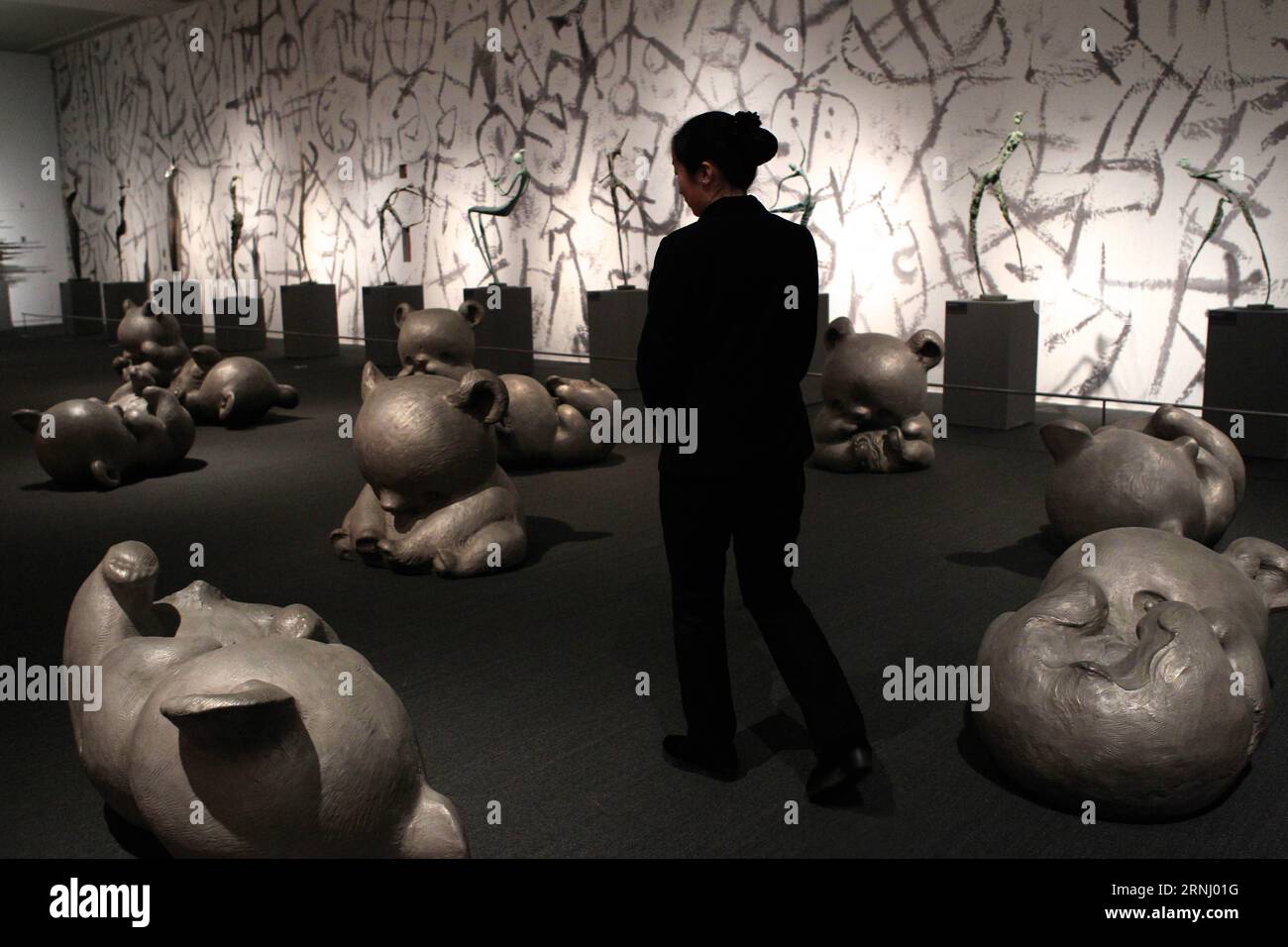 Chinese painter and sculptor hires stock photography and images Alamy