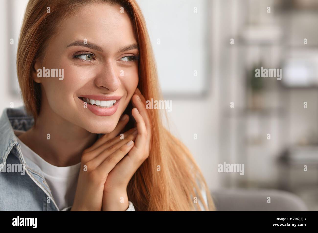 Lady with red hair hi-res stock photography and images - Alamy
