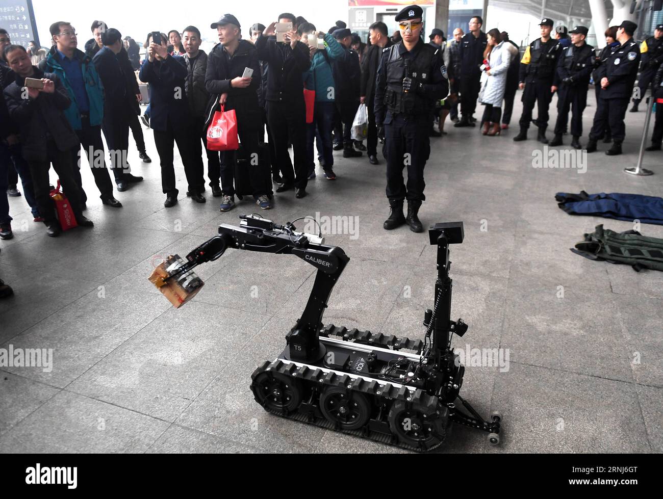 (170104) -- WUHAN, Jan. 4, 2017 -- People are attracted by an EOD robot during an open day event held by local railroad police at Wuhan Railway Station, central China s Hubei Province, Jan. 4, 2017. ) (wx) CHINA-WUHAN-RAILWAY-POLICE-OPEN DAY (CN) ChengxMin PUBLICATIONxNOTxINxCHN   Wuhan Jan 4 2017 Celebrities are attracted by to EOD Robot during to Open Day Event Hero by Local Railroad Police AT Wuhan Railway Station Central China S Hubei Province Jan 4 2017 wx China Wuhan Railway Police Open Day CN ChengxMin PUBLICATIONxNOTxINxCHN Stock Photo