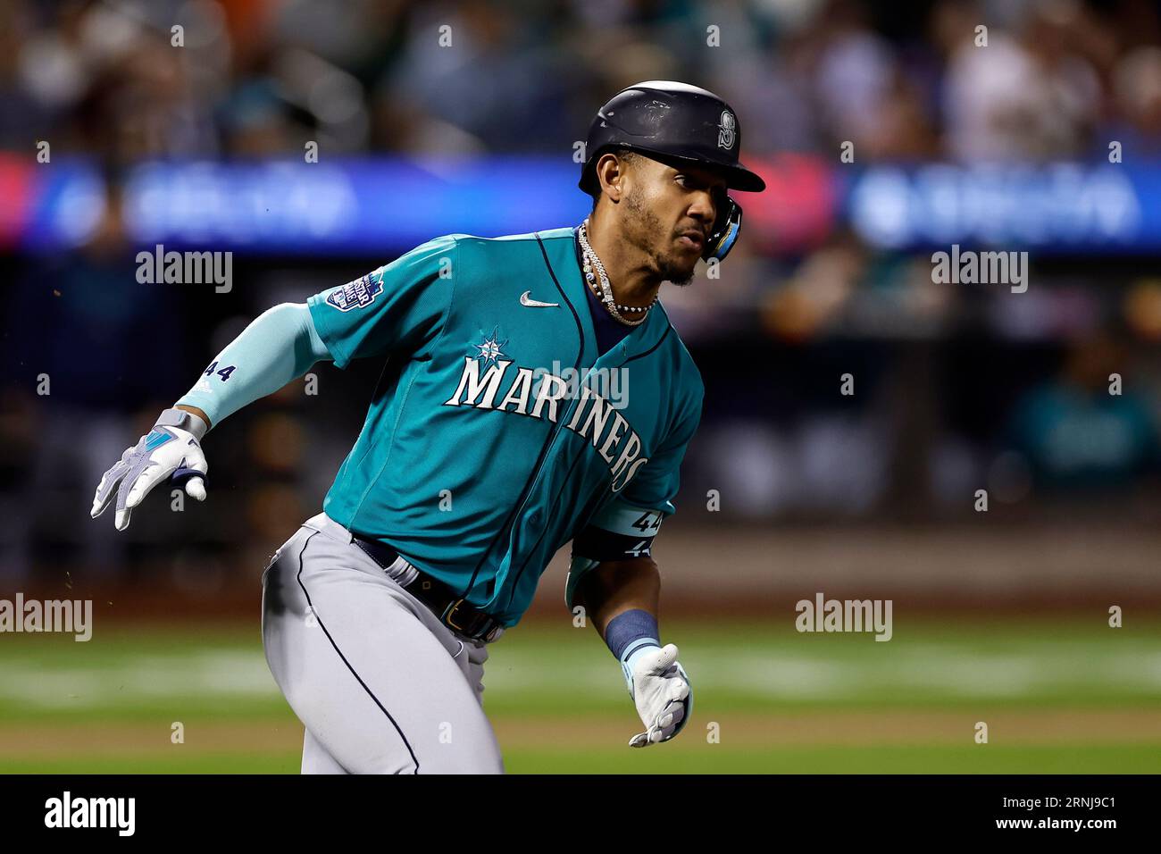 Mariners' Julio Rodriguez robs home run vs. Orioles, shares