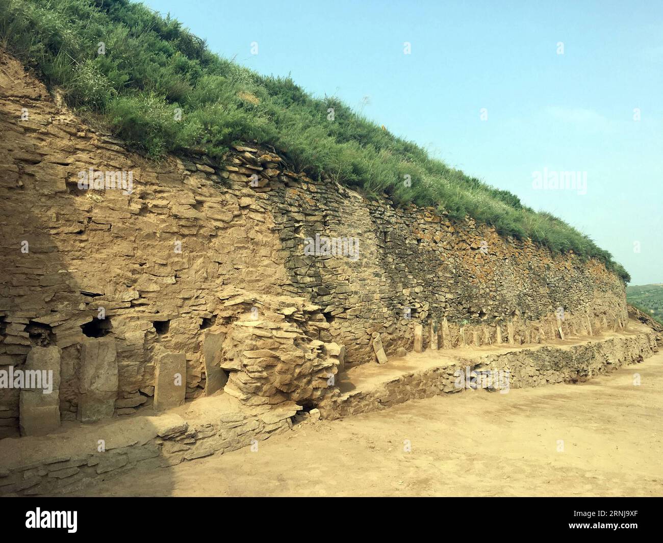 Bronze age tomb cave hi-res stock photography and images - Alamy