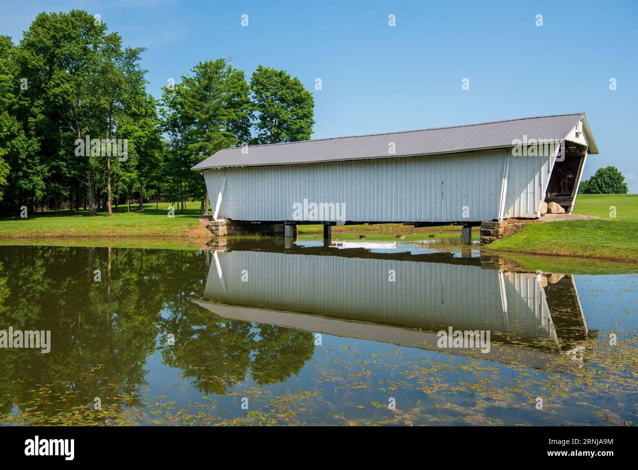 https://c8.alamy.com/comp/2RNJA9M/bridge-35-23-33-the-66-foot-long-rf-baker-covered-bridge-was-originally-built-in-1871-it-was-moved-to-the-present-site-on-the-pond-behind-fairfi-2RNJA9M.jpg