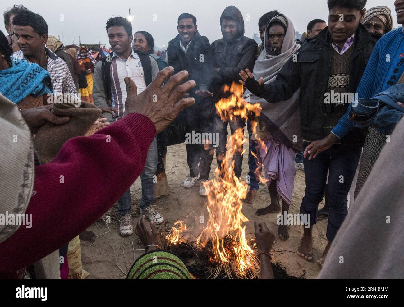 (170114) -- KOLKATA, Jan. 14, 2017 -- Indian Hindu devotees warm themselves around fire after taking holy dip in the Ajay river near the Joydev Fair, some 200km away from Kolkata, capital of eastern Indian state West Bengal, Jan. 14, 2017. A large number of Hindu pilgrims converge for the Joydev Fair on the occasion of Makar Sankranti, a holy day of the Hindu calendar, during which taking a dip is considered to be of great religious significance. ) (djj) INDIA-KOLKATA-MAKAR SANKRANTI-HOLY DIP TumpaxMondal PUBLICATIONxNOTxINxCHN   Kolkata Jan 14 2017 Indian Hindu devotees warm themselves Around Stock Photo