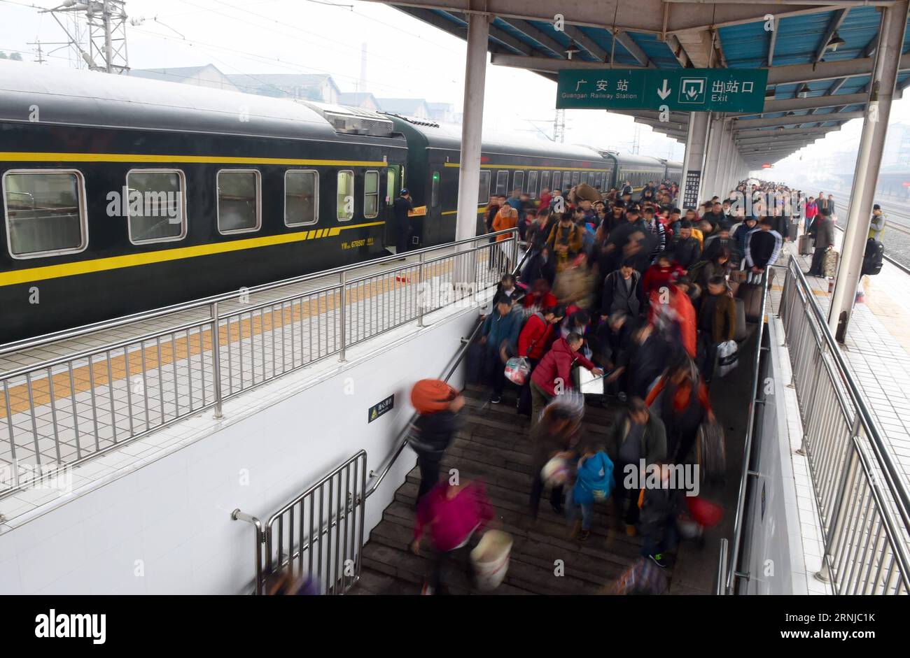 Passengers get off train hi-res stock photography and images - Alamy