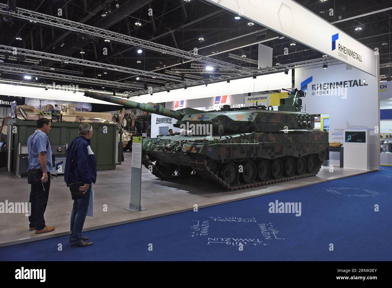 Unternehmen: Rheinmetall AG Sicherheits- und Rüstungsgütermesse IDEX in Abu Dhabi 170224 -- ABU DHABI, Feb. 24, 2017 -- Visitors look at a tank displayed at the Rheinmetall exhibition area at the 13th edition of the International Defense Exhibition and Conference IDEX, in Abu Dhabi, the United Arab Emirates, on Feb. 23, 2017. The five-day biennial defense fair ended here Thursday with deals valued at 19.2 billion dirham 5.26 billion U.S. dollars, according to the official data.  zw UAE-ABU DHABI-IDEX ZhaoxDingzhe PUBLICATIONxNOTxINxCHN Stock Photo