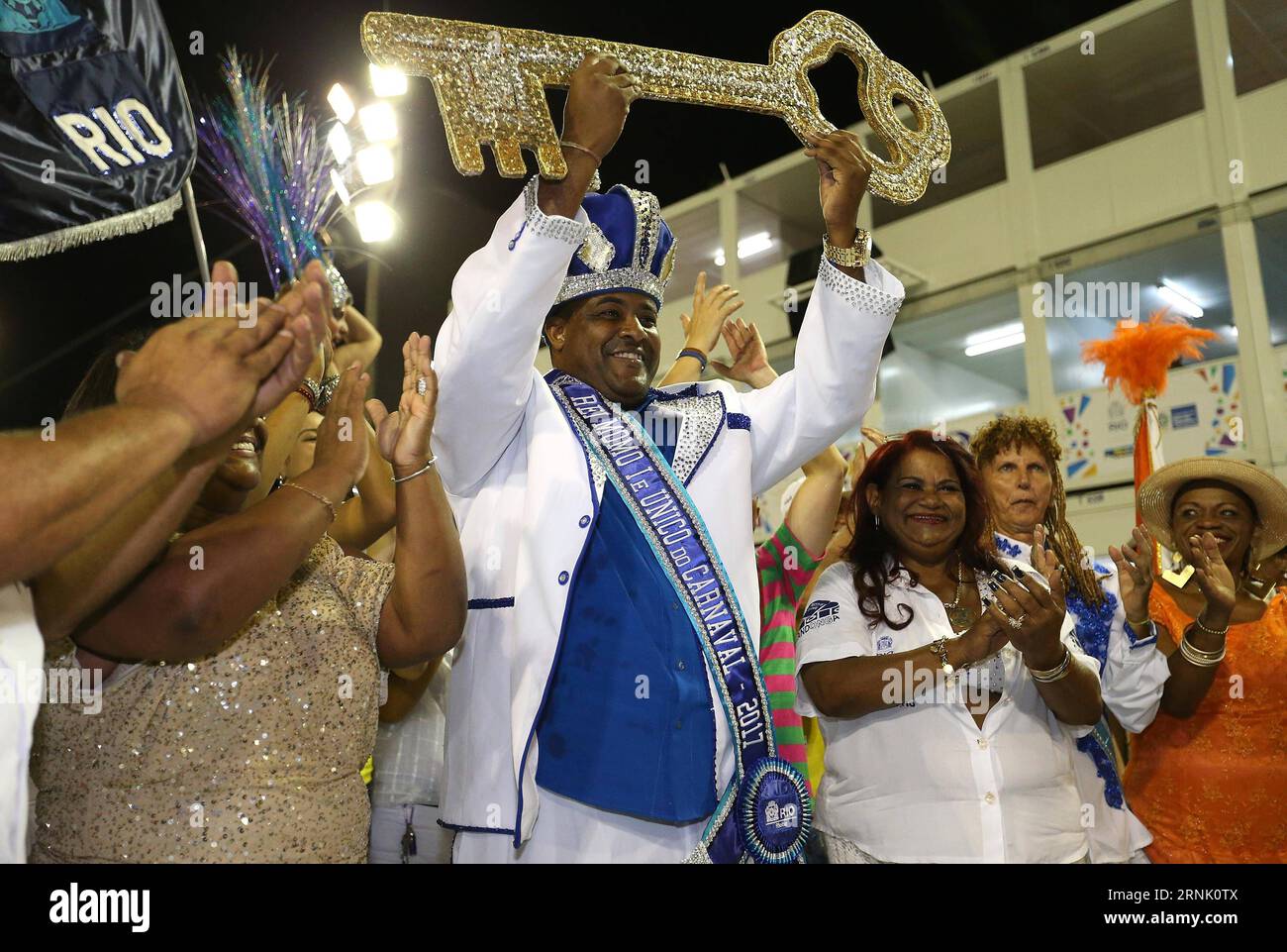 (170225) -- RIO DE JANEIRO, Feb. 25, 2017 -- Carnival King Momo, Fabio Damiao dos Santos Antunes, holds up the key to the city at a ceremony marking the official start of Carnival in Rio de Janeiro, Brazil, Feb. 24, 2017. Brazil s famous celebration, Carnival of Rio de janeiro 2017, began on Friday. )(yk) BRAZIL-RIO DE JANEIRO-SOCIETY-CARNIVAL LixMing PUBLICATIONxNOTxINxCHN   Rio de Janeiro Feb 25 2017 Carnival King Momo Fabio Damiao Dos Santos Antunes holds up The Key to The City AT a Ceremony marking The Official Start of Carnival in Rio de Janeiro Brazil Feb 24 2017 Brazil S Famous Celebrat Stock Photo