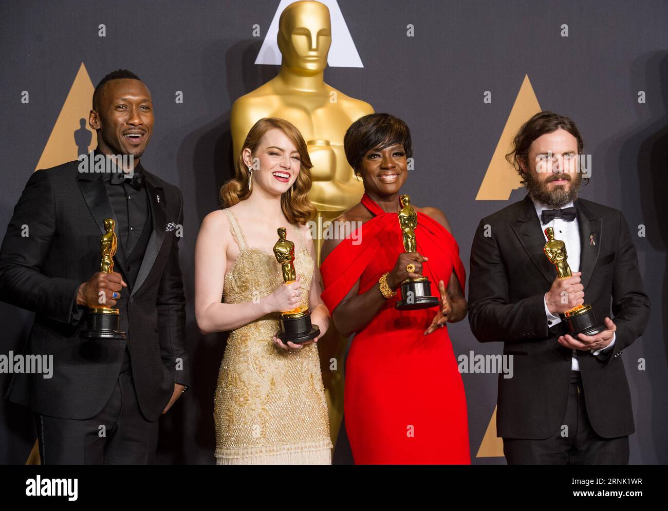 (L-R) Actor Mahershala Ali, winner of Best Supporting Actor for Moonlight, Emma Stone, winner of Best Actress for La La Land, Viola Davis, winner of Best Supporting Actress for Fences, and Casey Affleck, winner of Best Actor for Manchester by the Sea pose for group photos at press room of the 89th Academy Awards at the Dolby Theater in Los Angeles, the United States, on Feb. 26, 2017. ) (zxj) U.S.-LOS ANGELES-OSCAR-AWARD YangxLei PUBLICATIONxNOTxINxCHN   l r Actor Mahershala Ali Winner of Best Supporting Actor for Moonlight Emma Stone Winner of Best actress for La La Country Viola Davis Winner Stock Photo