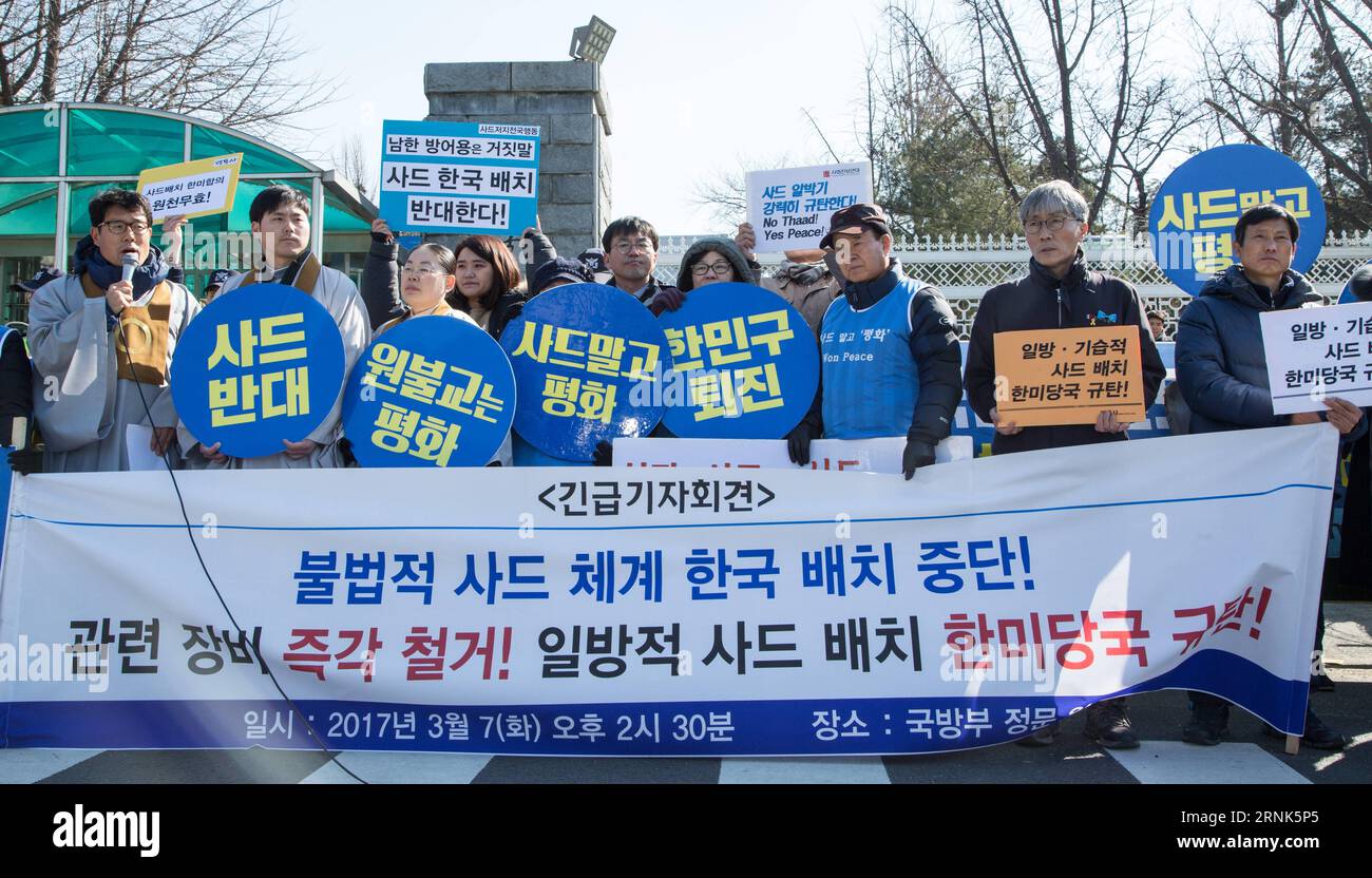 Protest in seoul hi-res stock photography and images - Page 6 - Alamy