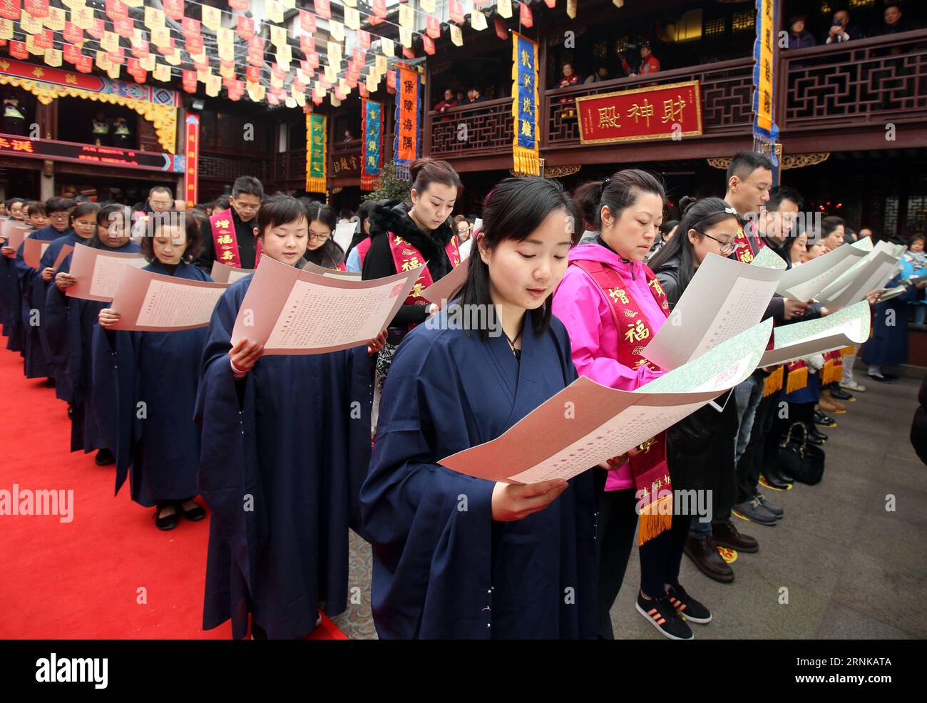 (170318) -- SHANGHAI March 18, 2017 -- A ceremony is held in the Chenghuang temple (The City Temple of Shanghai) wishing for city s prosperity in Shanghai, east China, March 18, 2017. ) (zyd) CHINA-SHANGHAI-CHENGHUANG-CEREMONY (CN) LiuxYing PUBLICATIONxNOTxINxCHN   Shanghai March 18 2017 a Ceremony IS Hero in The Cheng Huang Temple The City Temple of Shanghai Wishing for City S Prosperity in Shanghai East China March 18 2017 ZYD China Shanghai Cheng Huang Ceremony CN LiuxYing PUBLICATIONxNOTxINxCHN Stock Photo
