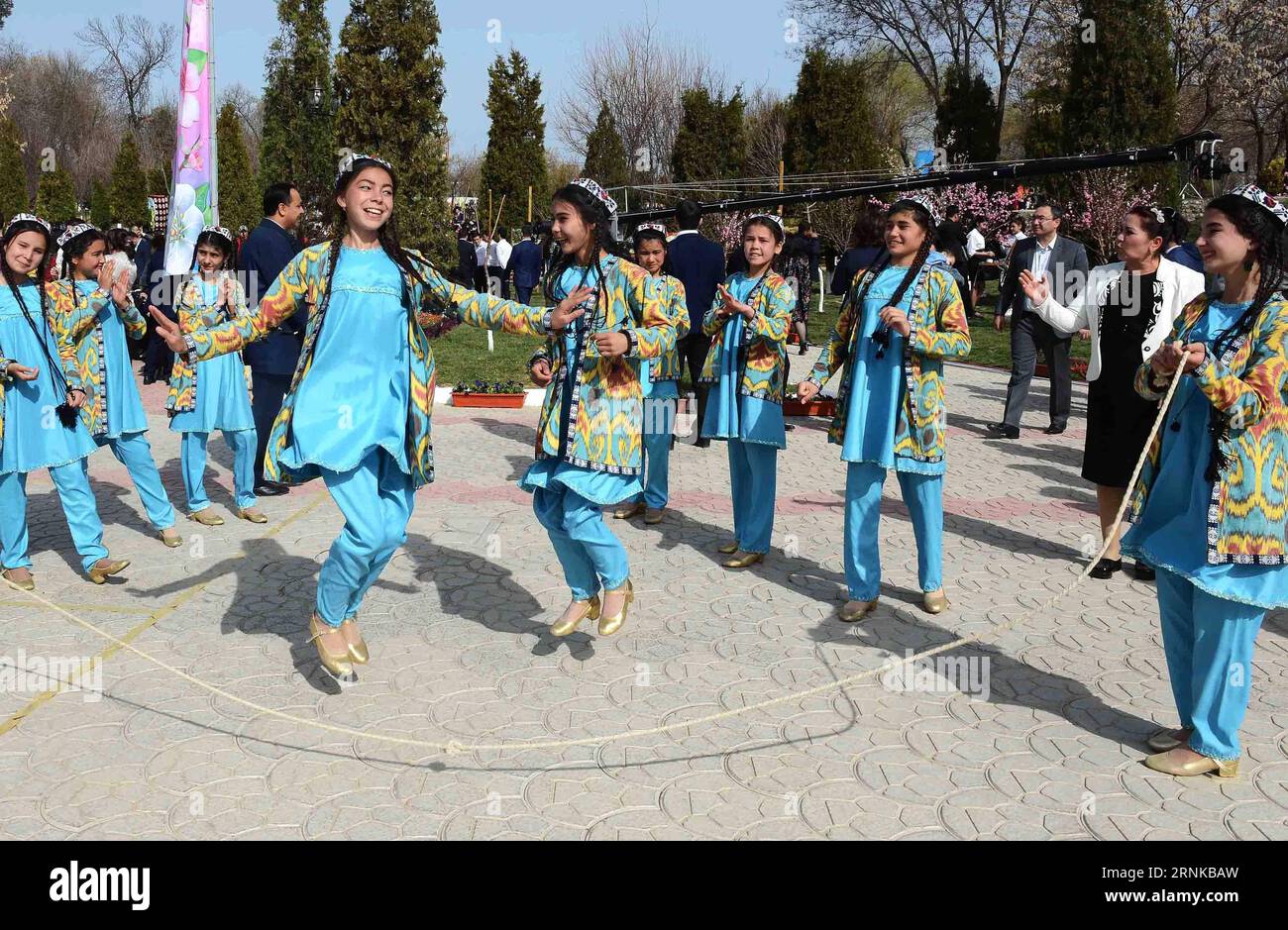 (170320) -- TASHKENT, March 20, 2017 -- Uzbek girls dressed in