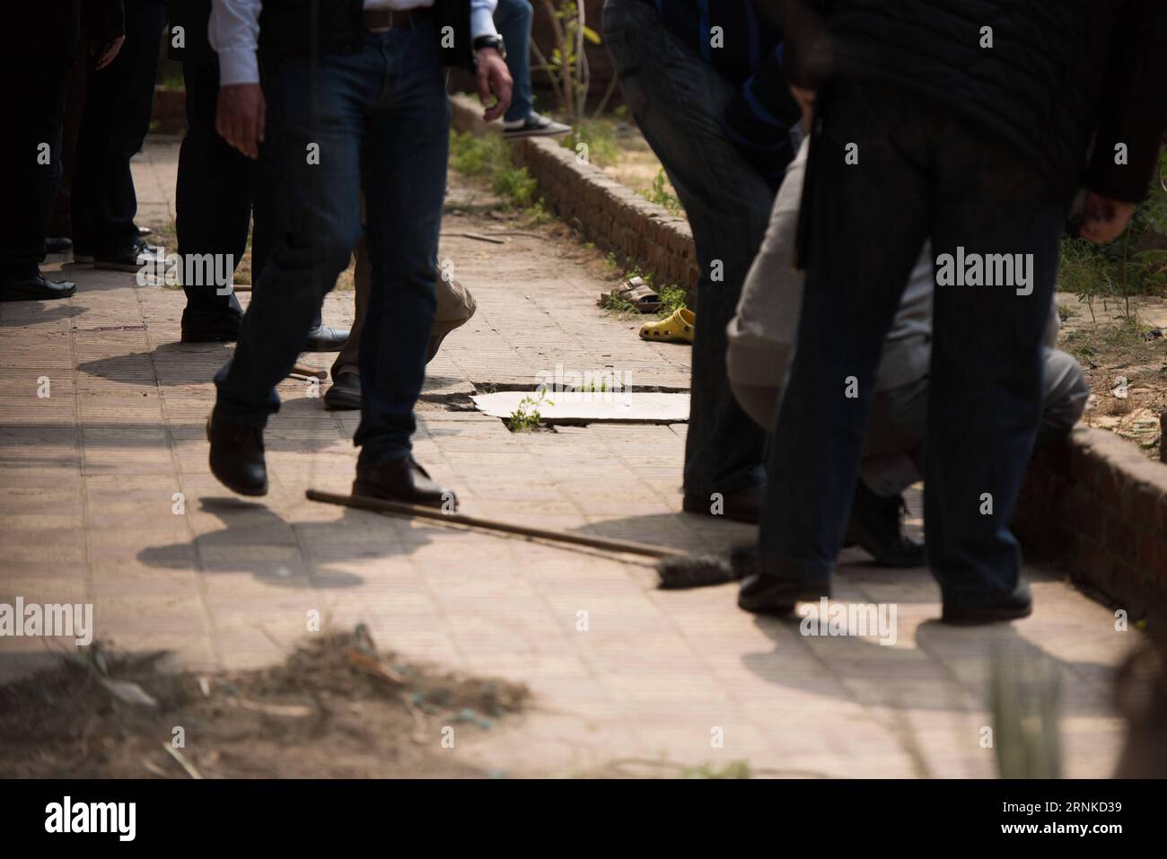 (170324) -- CAIRO, March 24, 2017 -- Policemen investigate at the explosion site at Maadi district in Cairo, Egypt, March 24, 2017. One person was killed and four others wounded on Friday when an explosive device went off in a garden in Maadi district southeastern the capital Cairo, the interior ministry said in a statement. ) (zw) EGYPT-CAIRO-BLAST MengxTao PUBLICATIONxNOTxINxCHN   Cairo March 24 2017 Policemen Investigate AT The Explosion Site AT Maadi District in Cairo Egypt March 24 2017 One Person what KILLED and Four Others Wounded ON Friday When to Explosive Device Went off in a Garden Stock Photo