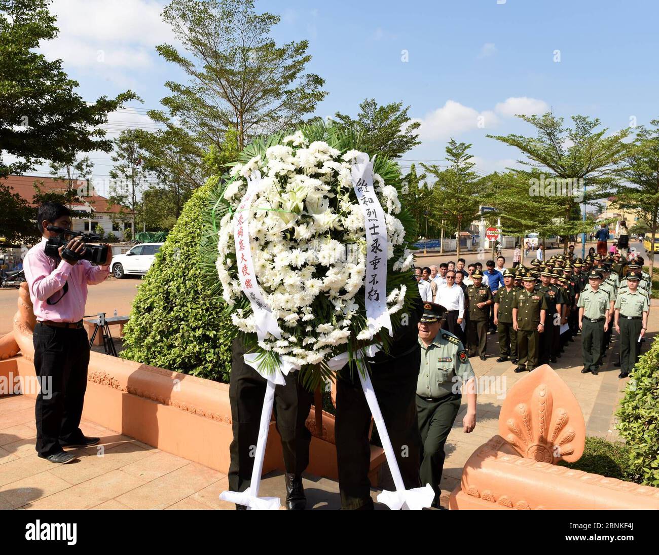 (170328) -- SKUN, March 28, 2017 -- Representatives of the Chinese Embassy in Cambodia lay a wreath at the memorial monument of two Chinese UN peacekeepers in Skun town, southeastern Cambodia s Kampong Cham province, March 28, 2017. As the annual Tomb-Sweeping Day approaches, Cambodia and China on Tuesday jointly commemorated two Chinese UN peacekeepers who were killed in a blast in Cambodia 24 years ago. ) (djj) CAMBODIA-SKUN-CHINESE PEACEKEEPERS-COMMEMORATION CEREMONY XuexLei PUBLICATIONxNOTxINxCHN   Skun March 28 2017 Representatives of The Chinese Embassy in Cambodia Lay a Wreath AT The Me Stock Photo