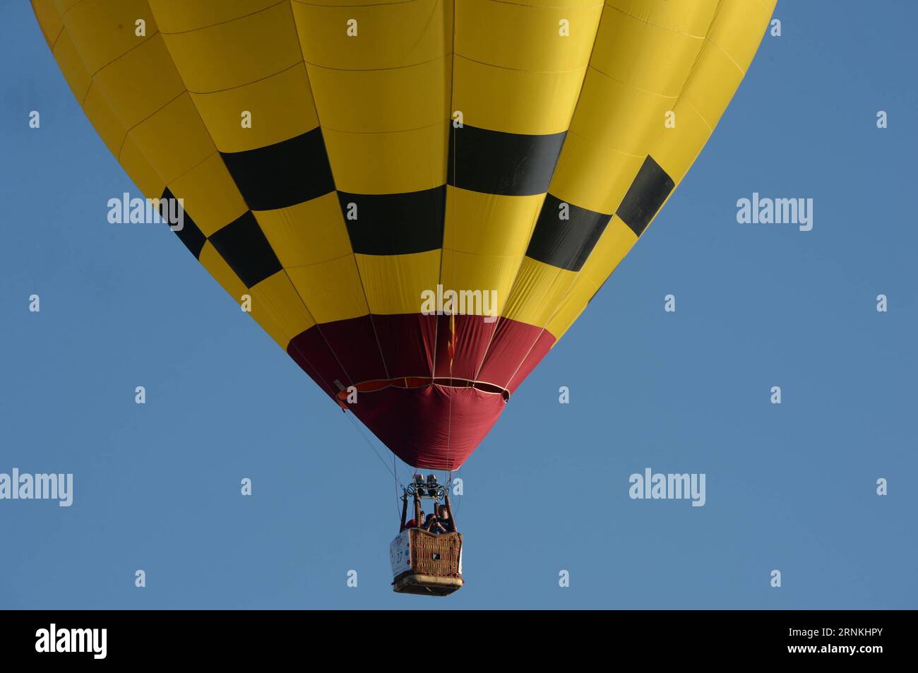 2 hot air balloons hi-res stock photography and images - Page 5