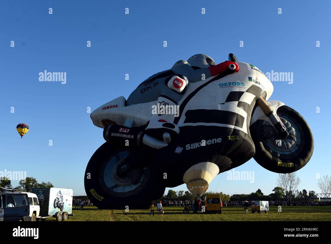2 hot air balloons hi-res stock photography and images - Page 5