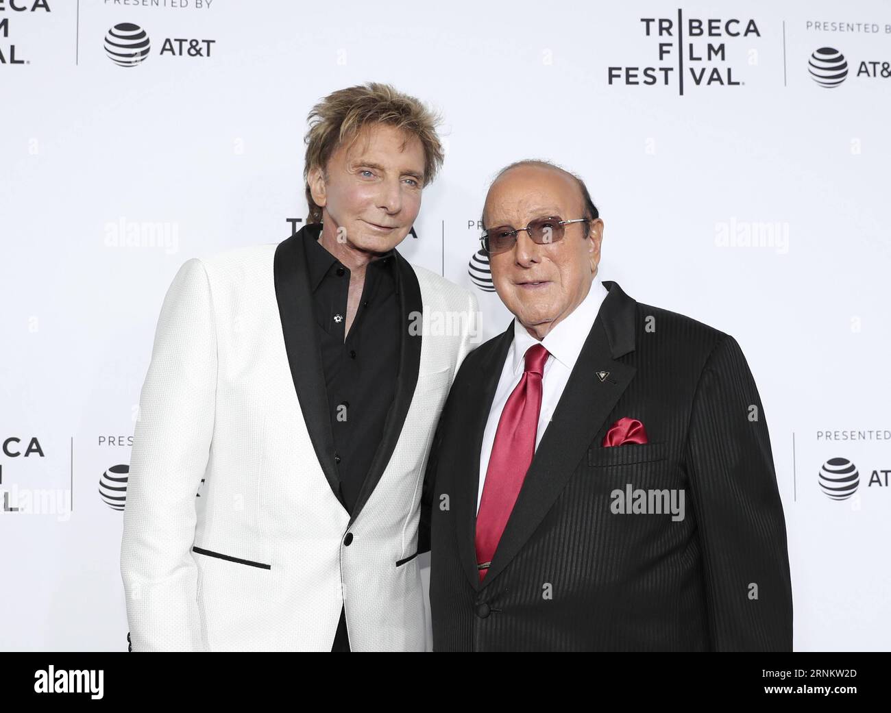(170420) -- NEW YORK, April 20, 2017 -- Singer Barry Manilow (L) and music mogul Clive Davis attend the opening night of the 2017 Tribeca Film Festival and the world premiere of Clive Davis: The Soundtrack of Our Lives in New York, the United States, April 19, 2017. The 16th annual Tribeca Film Festival opened here Wednesday night, bringing a trove of films, TV events, virtual reality installations and music pieces to New York. ) (djj) U.S.-NEW YORK-TRIBECA FILM FESTIVAL-OPEN WangxYing PUBLICATIONxNOTxINxCHN   New York April 20 2017 Singer Barry Manilow l and Music Mogul Clive Davis attend The Stock Photo