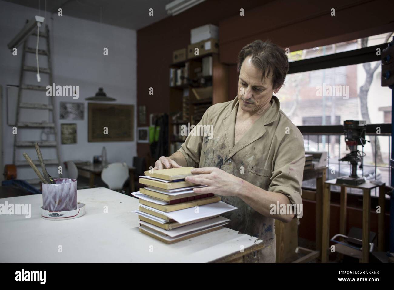 (170423) -- FLORIDA, April 23, 2017 -- Bookbinder Andres Casares bounds books at his workshop in the town of Florida, Argentina, on April 22, 2017. Martin Zabala) (djj) ARGENTINA-FLORIDA-BOOKBINDER e MARTINxZABALA PUBLICATIONxNOTxINxCHN   Florida April 23 2017 Bookbinder Andres Casares Bounds Books AT His Workshop in The Town of Florida Argentina ON April 22 2017 Martin Zabala djj Argentina Florida Bookbinder e MartinXZabala PUBLICATIONxNOTxINxCHN Stock Photo