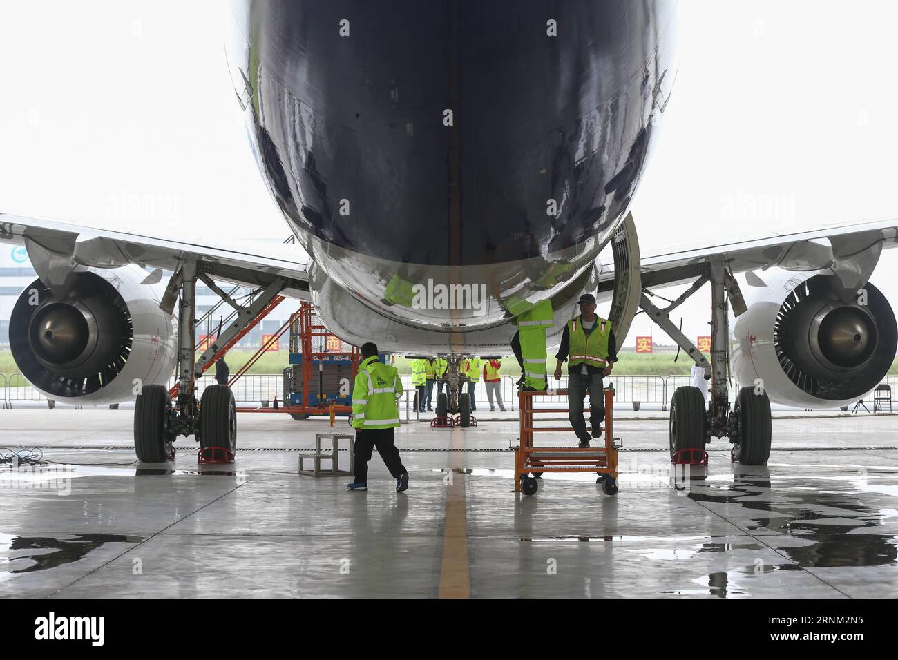 He domestic large aircraft c919 hi-res stock photography and images - Alamy