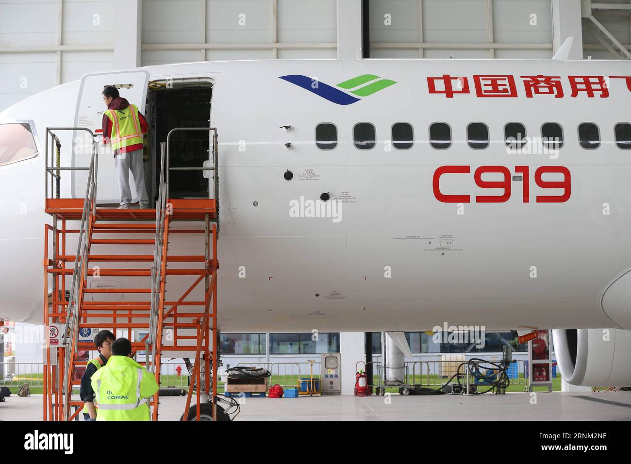 He domestic large aircraft c919 hi-res stock photography and images - Alamy