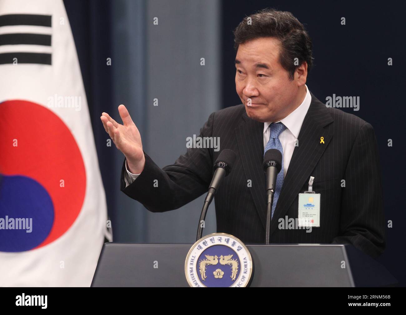(170510) -- SEOUL, May 10, 2017 -- Lee Nak-yon, incumbent governor of South Jeolla Province and nominee of the first prime minister of the Moon Jae-in administration, addresses a press conference at the Blue House in Seoul, South Korea, May 10, 2017. Moon Jae-in was sworn in as new South Korean president on Wednesday and soon after an inaugural ceremony, he appointed new prime minister, intelligence agency chief, presidential chief of staff and chief of the presidential security. ) (gj) SOUTH KOREA-SEOUL-NEW PRESIDENT-APPOINTMENTS YaoxQilin PUBLICATIONxNOTxINxCHN   Seoul May 10 2017 Lee NAK Yo Stock Photo