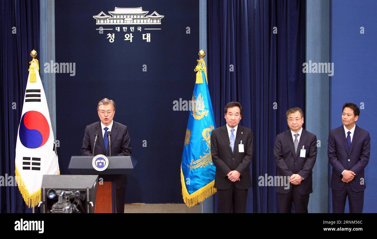 (170510) -- SEOUL, May 10, 2017 -- New South Korean President Moon Jae-in (1st L) addresses a press conference at the Blue House in Seoul, South Korea, May 10, 2017. Moon Jae-in was sworn in as new South Korean president on Wednesday and soon after an inaugural ceremony, he appointed new prime minister, intelligence agency chief, presidential chief of staff and chief of the presidential security. ) (gj) SOUTH KOREA-SEOUL-NEW PRESIDENT-APPOINTMENTS YaoxQilin PUBLICATIONxNOTxINxCHN   Seoul May 10 2017 New South Korean President Moon Jae in 1st l addresses a Press Conference AT The Blue House in Stock Photo
