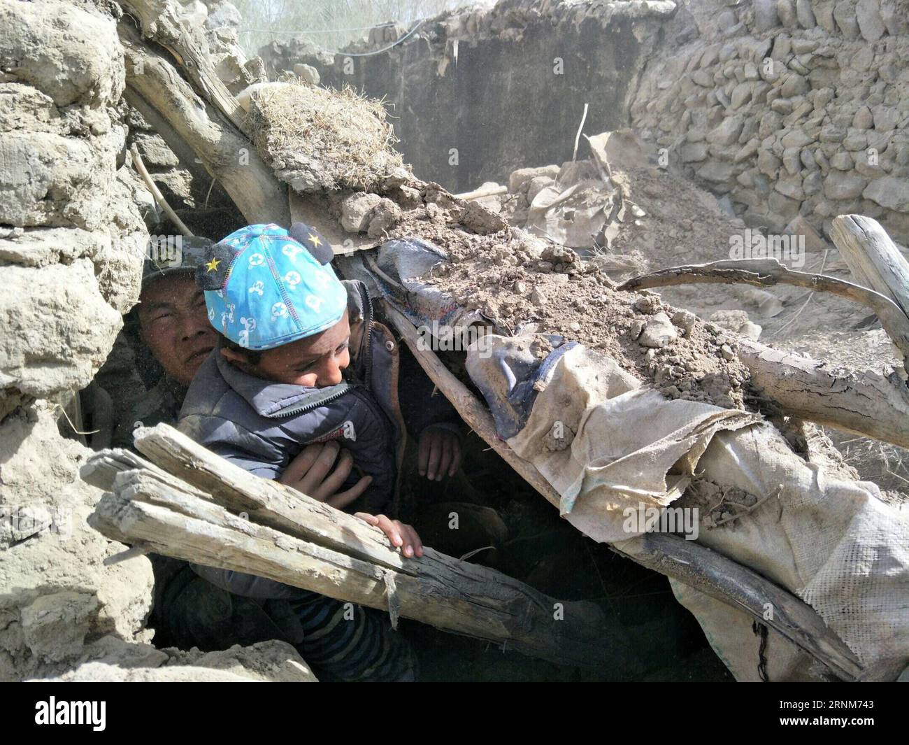 (170514) -- BEIJING, May 14, 2017 -- Rescuer Chen Zhigang saves a boy of the Tajik ethnic group at Quzgun Village in quake-hit Taxkorgan County, northwest China s Xinjiang Uygur Autonomous Region, May 11, 2017. ) (yxb) XINHUA PHOTO WEEKLY CHOICES YuexXiaoping PUBLICATIONxNOTxINxCHN   Beijing May 14 2017 Rescuer Chen Zhigang SAVES a Boy of The Tajik Ethnic Group AT  Village in Quake Hit Taxkorgan County Northwest China S Xinjiang Uygur Autonomous Region May 11 2017 yxb XINHUA Photo Weekly Choices  PUBLICATIONxNOTxINxCHN Stock Photo