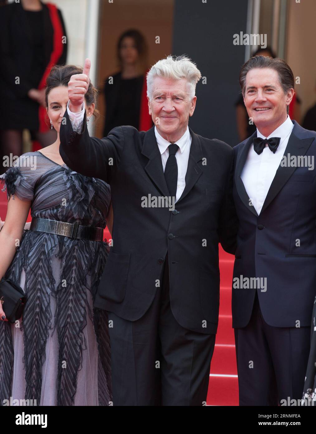 (170526) -- CANNES, May 26, 2017 -- US director David Lynch (C), his wife Emily Stofle (L) and US actor Kyle MacLachlan pose on the red carpet for the screening of the new episodes of Twin Peak during the 70th annual Cannes Film Festival at Palais des Festivals in Cannes, France, on May 25, 2017. ) (yy) FRANCE-CANNES-DAVID LYNCH-TWIN PEAK-SCREENING xuxjinquan PUBLICATIONxNOTxINxCHN   Cannes May 26 2017 U.S. Director David Lynch C His wife Emily Stofle l and U.S. Actor Kyle MacLachlan Pose ON The Red Carpet for The Screening of The New Episodes of Twin Peak during The 70th Annual Cannes Film Fe Stock Photo