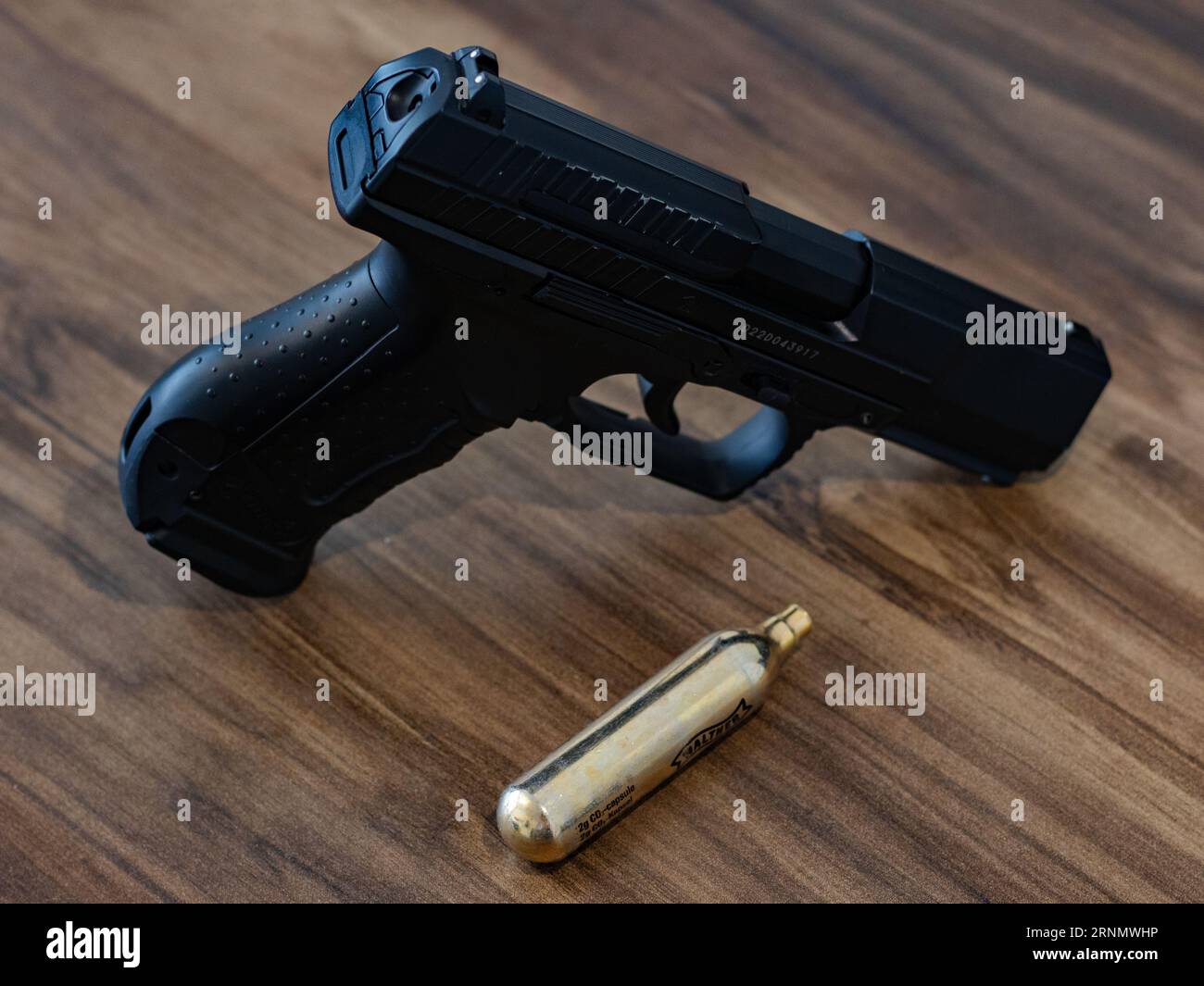 Airsoft gun, co2 cartridges and plastic pellets, semi automatic pistol, black metallic pistol
