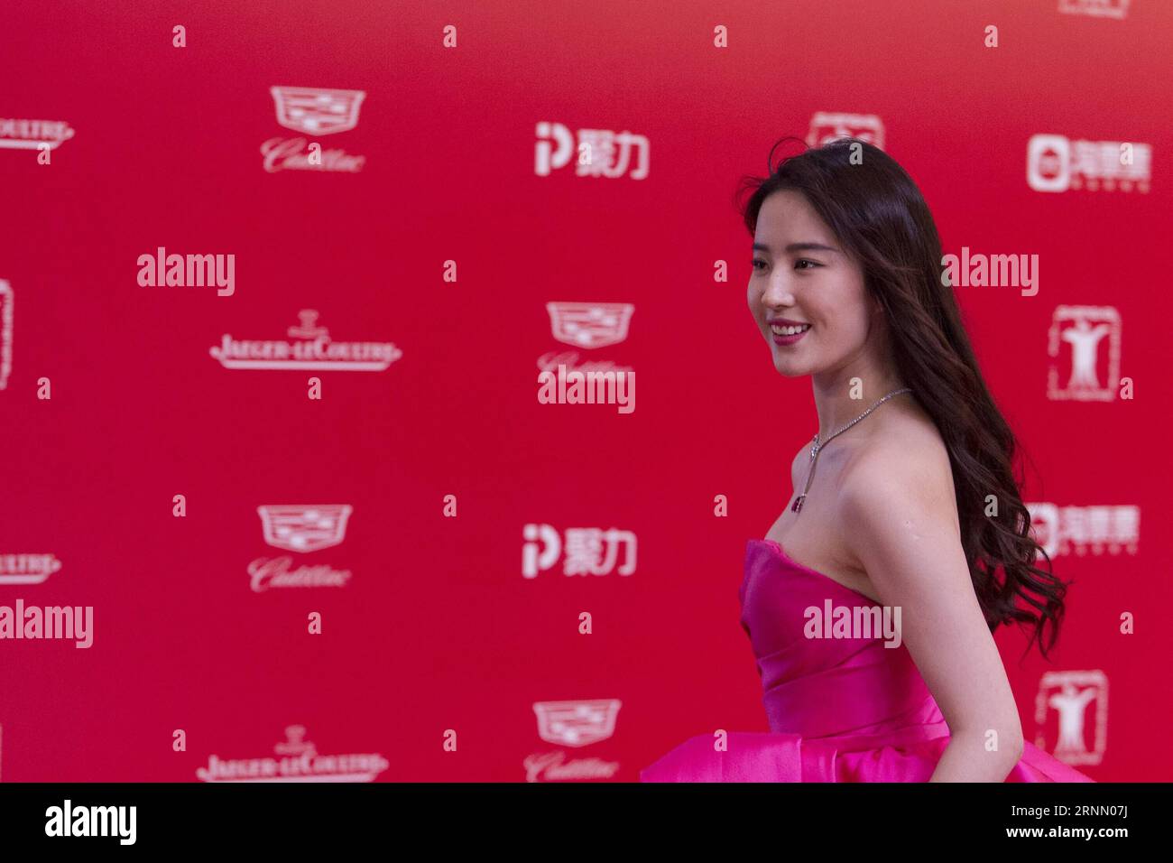 (170618) -- SHANGHAI, June 18, 2017 -- Actress Liu Yifei attends the 20th Shanghai International Film Festival in Shanghai, east China, June 17, 2017. The 20th Shanghai International Film Festival kicked off here Saturday. ) (yxb) CHINA-SHANGHAI-FILM FESTIVAL(CN) DuxXiaoyi PUBLICATIONxNOTxINxCHN   Shanghai June 18 2017 actress Liu Yifei Attends The 20th Shanghai International Film Festival in Shanghai East China June 17 2017 The 20th Shanghai International Film Festival kicked off Here Saturday yxb China Shanghai Film Festival CN  PUBLICATIONxNOTxINxCHN Stock Photo