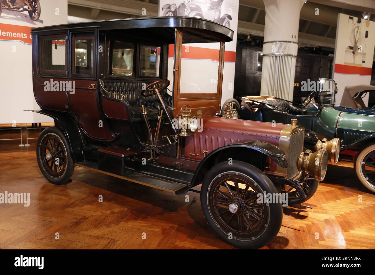 (170623) -- DETROIT, June 23, 2017 -- Photo taken on June 22, 2017 shows a vintage car displayed at the Henry Ford Museum of American Innovation, in Detroit, the United States. Wang Ping) (dtf) U.S.-DETROIT-HENRY FORD MUSEUM wangping PUBLICATIONxNOTxINxCHN   Detroit June 23 2017 Photo Taken ON June 22 2017 Shows a Vintage Car displayed AT The Henry Ford Museum of American Innovation in Detroit The United States Wang Ping dtf U S Detroit Henry Ford Museum Wangping PUBLICATIONxNOTxINxCHN Stock Photo