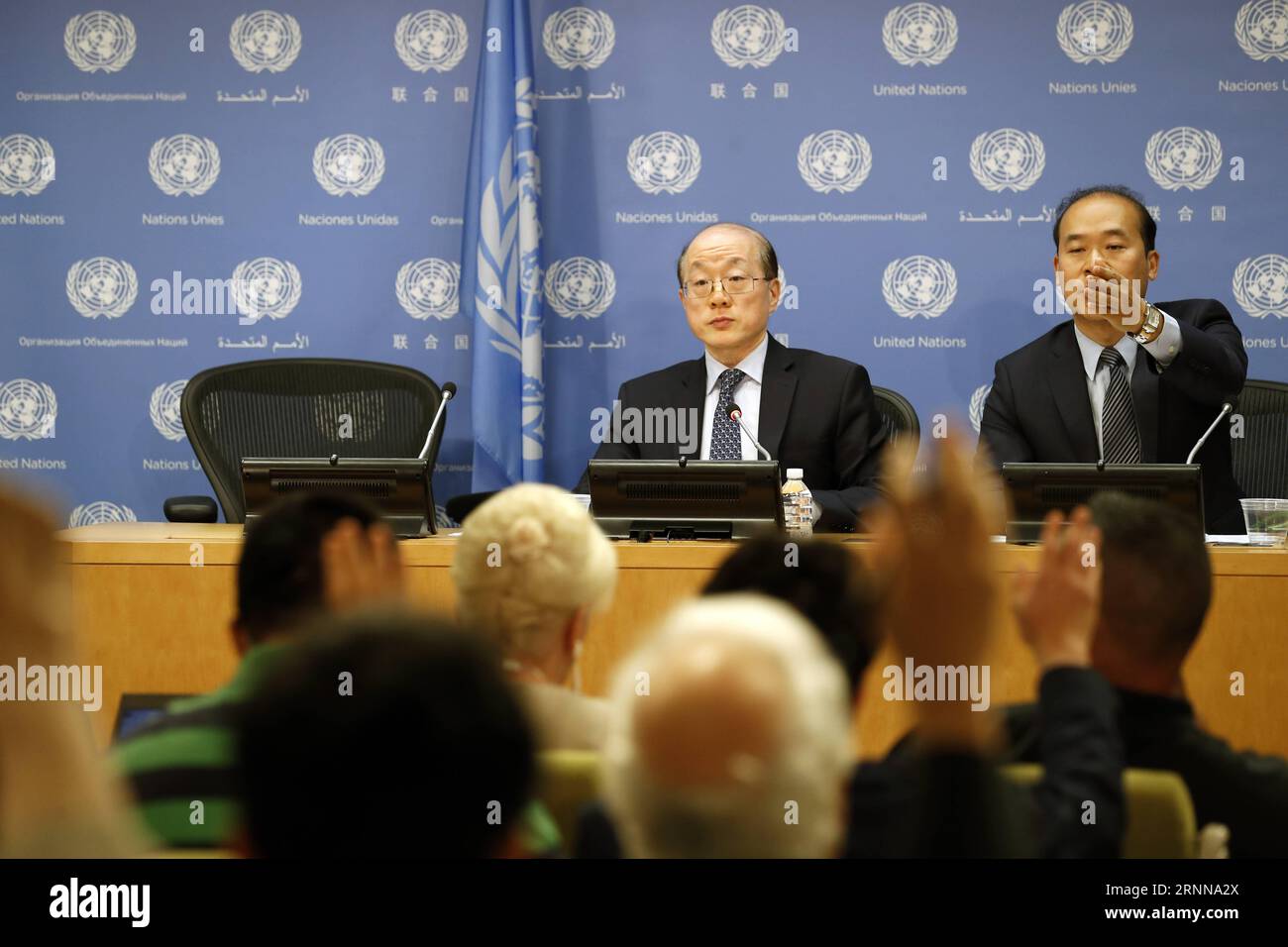 (170704) -- UNITED NATIONS, July 4, 2017 -- Liu Jieyi (L), China s permanent representative to the Unite Nations and UN Security Council president for July, attends a press conference at the UN headquarters, July 4, 2017. Ambassador Liu Jieyi of China, UN Security Council president for July, said on Monday that issues of Syria, Yemen, South Sudan, Colombia, Haiti and Cyprus will be on the agenda of the 15-nation council in July. )(gj) UN-SECURITY COUNCIL-LIU JIEYI-PRESS CONFERENCE LixMuzi PUBLICATIONxNOTxINxCHN   United Nations July 4 2017 Liu Jieyi l China S permanently Representative to The Stock Photo