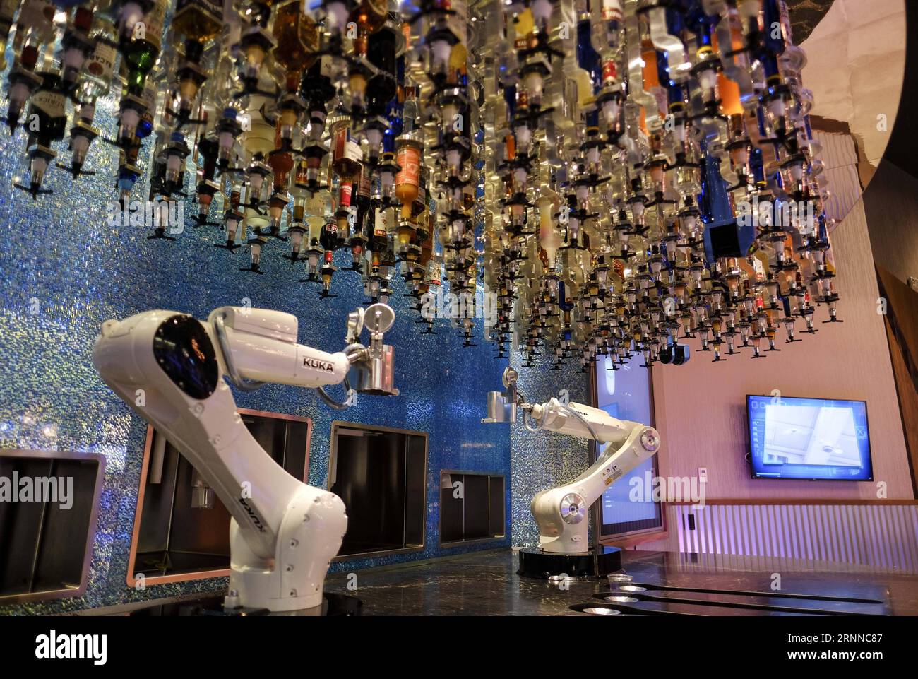 Robotic bar hi-res stock photography and images - Alamy